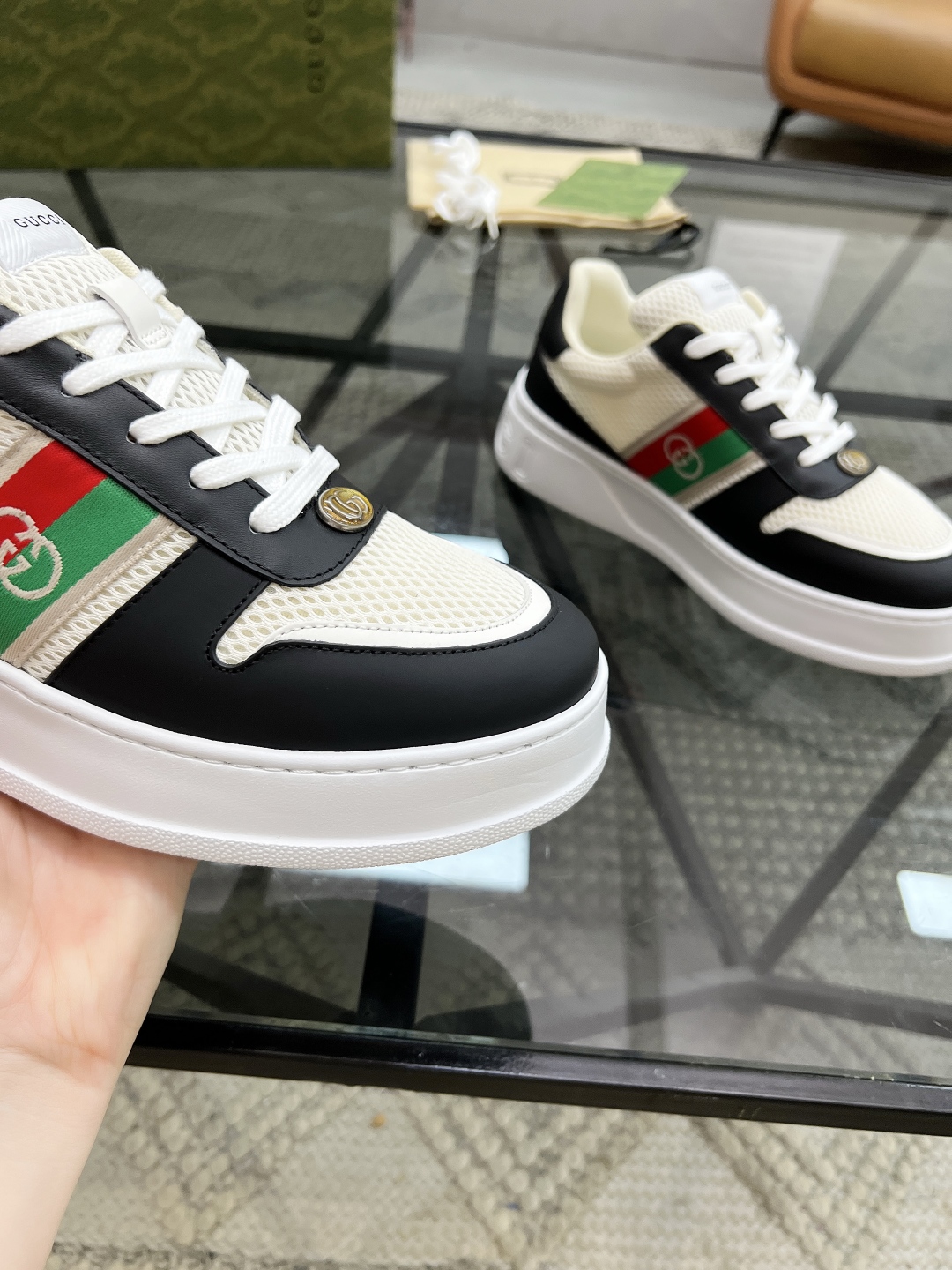  G 🔍顶级代购🇮🇹 古 炸街男神新品来袭，超人气爆款专柜新款，原厂配置意大利进口牛皮搭配G布面料，高品
