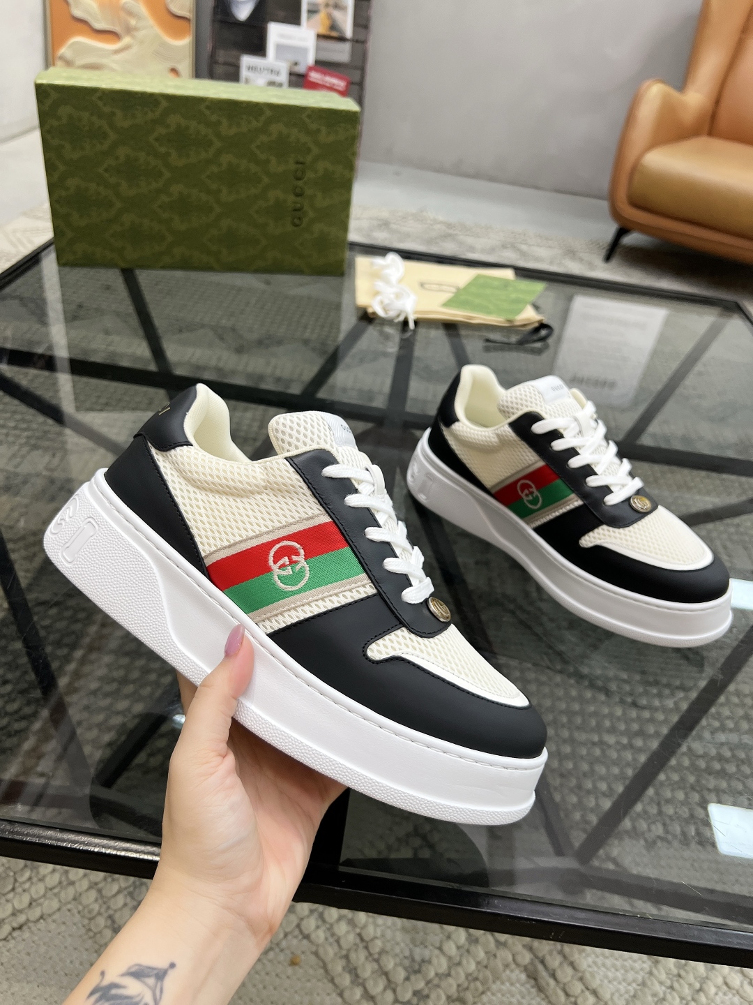  G 🔍顶级代购🇮🇹 古 炸街男神新品来袭，超人气爆款专柜新款，原厂配置意大利进口牛皮搭配G布面料，高品