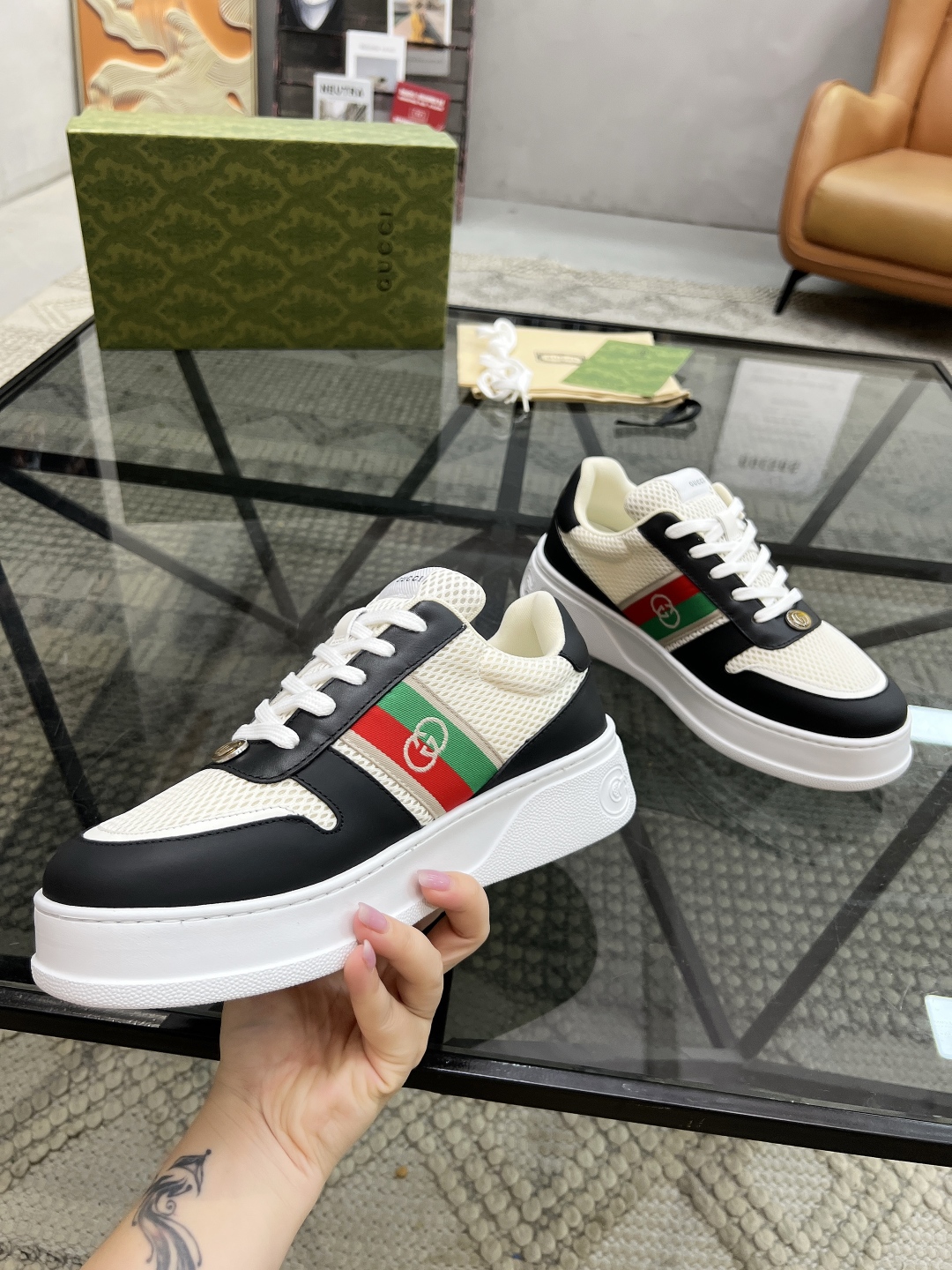  G 🔍顶级代购🇮🇹 古 炸街男神新品来袭，超人气爆款专柜新款，原厂配置意大利进口牛皮搭配G布面料，高品