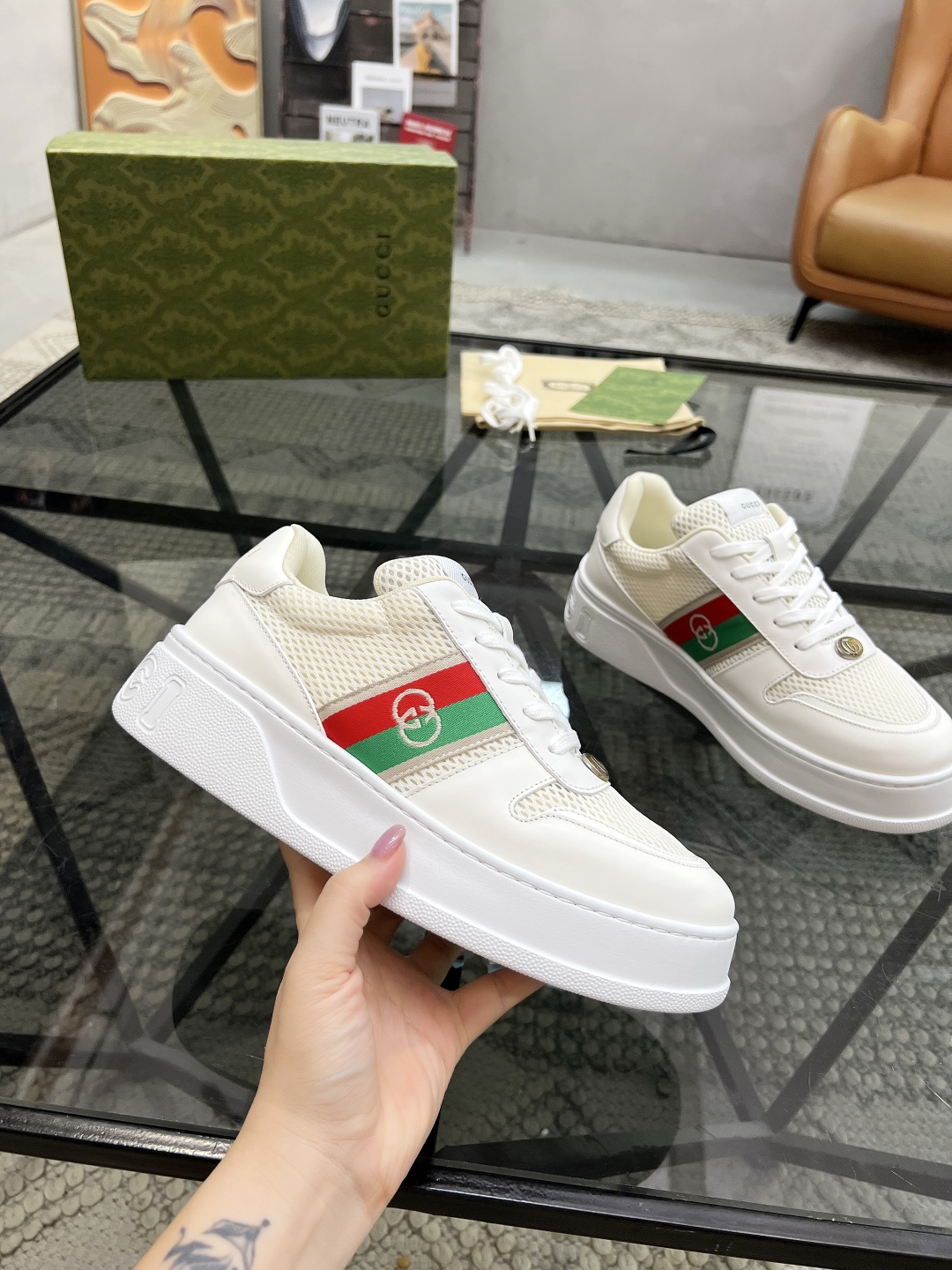  G 🔍顶级代购🇮🇹 古 炸街男神新品来袭，超人气爆款专柜新款，原厂配置意大利进口牛皮搭配G布面料，高品
