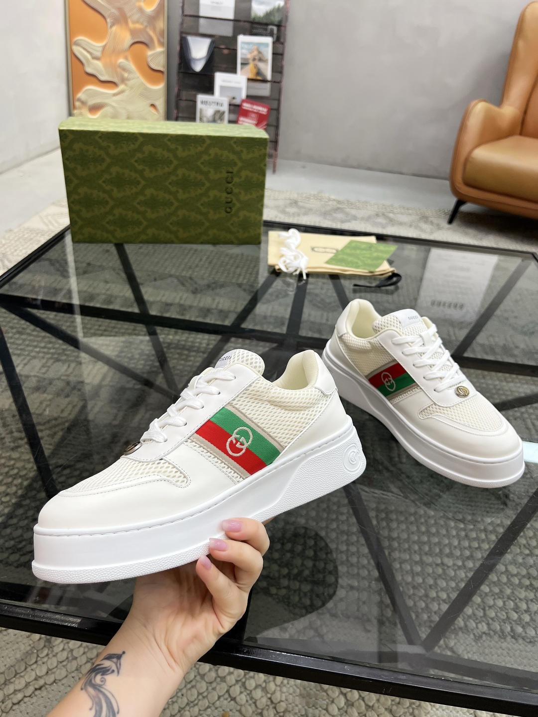  G 🔍顶级代购🇮🇹 古 炸街男神新品来袭，超人气爆款专柜新款，原厂配置意大利进口牛皮搭配G布面料，高品