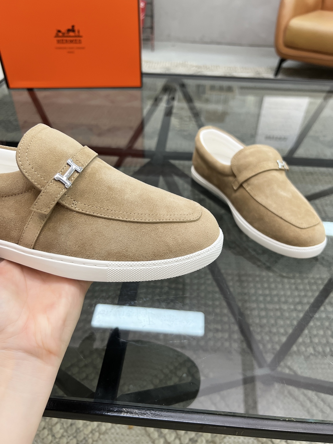  H 🔍顶级代购🇮🇹 爱 炸街男神套脚新品来袭超人气运动爆款专柜新款，原厂配置意大利进口牛皮面料，高品质