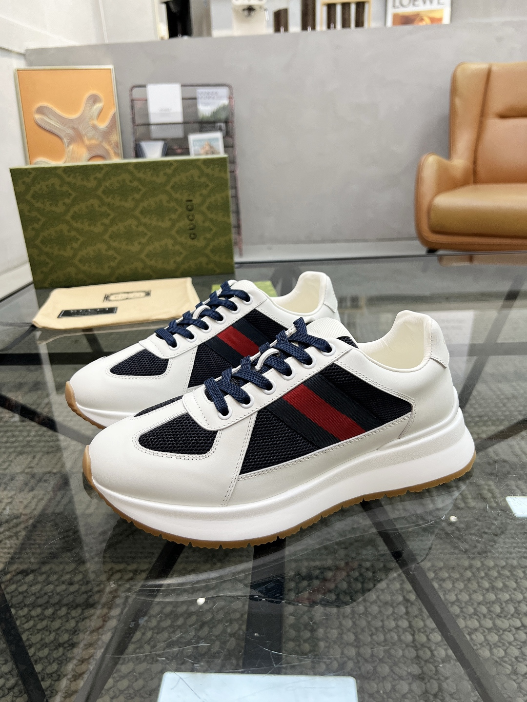 NO:355088,G Top Purchase Ancient Street Fried Street God's New Products are coming, Super Popular New Counter Style, Original equipped with Italian imported cowhide with mesh fabric, high-quality and complex splicing technology, Classic appearance with air cushion new sole is more fashionable, imported cowhide inner cushion, breathable and comfortable, original sole is specially supplied with original sole super comfortable, original order goods are high quality, can enter and exit the counter at will, welcome to compare, number 38-44 (order 45 46),, cowhide19860909G 顶级代购 古 炸街男神新品来袭,超人气爆款专柜新款,原厂配置意大利进口牛皮搭配网布面料,高品质复杂拼接工艺,经典的外观搭配气垫新底更加潮达人,进口牛皮内里垫,透气舒适,鞋底原厂特供原版底超级舒适,原厂跟单货高品质,可随意进出专柜,欢迎对比,码数 38-44（订 45 46）,,cowhide,Men's shoes