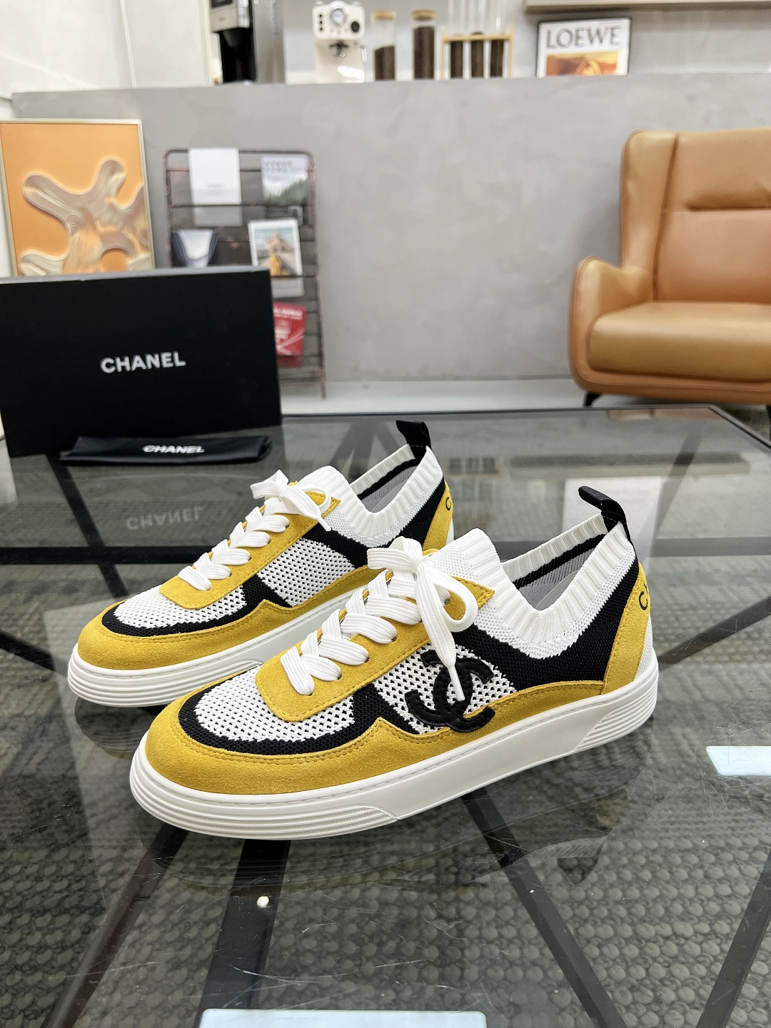 NO:355117,X Top Purchase Fragrance Street Men's Popular Sports Shoes Counter Synchronized, Upper imported Italian cowhide with flying woven fabric, High-quality splicing complex crafts, Imported breathable mesh inner lining pad, Sole K original factory special original sole, TPU exclusive movable molding sole is super comfortable, original order goods, high quality, you can enter and exit the counter at will, welcome to compare, code number 39-44 (order 38 45),, cowhide19860909X 顶级代购 香 炸街男神爆款运动板鞋专柜同步,鞋面意大利进口牛皮搭配飞织面料,高品质拼接复杂工艺品,进口透气网布内里垫,鞋底K原厂特供原版底,TPU独家活动成型底超级舒适,原厂跟单货,高品质,可随意进出专柜,欢迎对比,码数 39-44（订 38 45）,,cowhide,Men's shoes