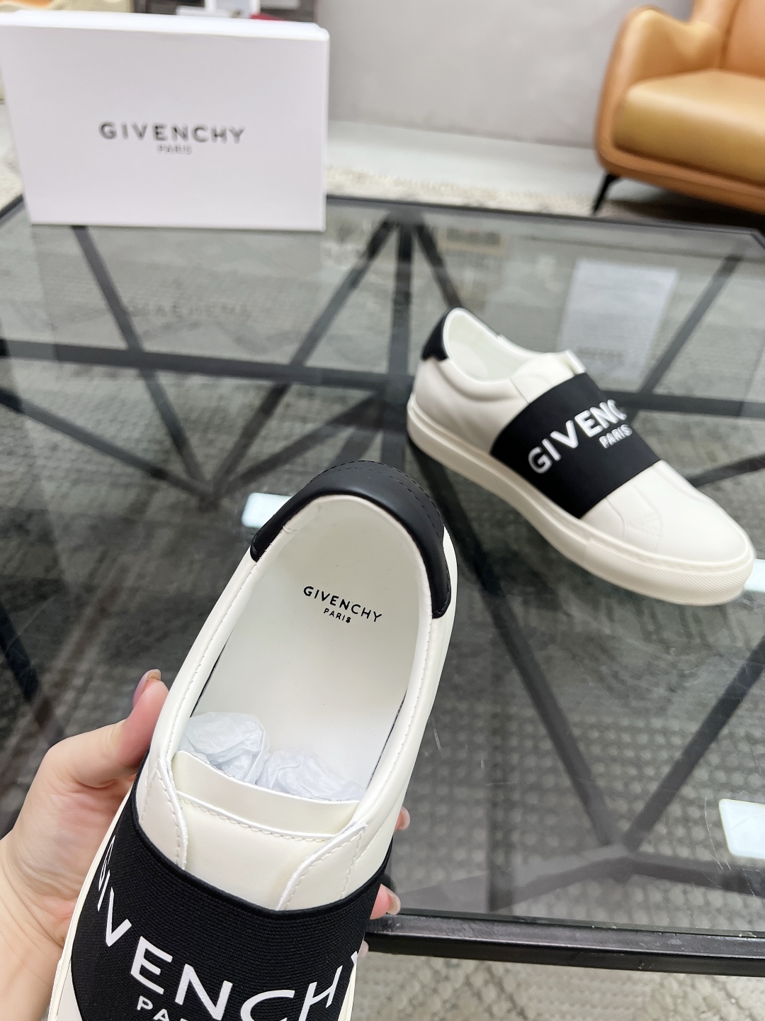  J 🔍顶级代购🇮🇹 纪 炸街男神休闲板鞋新品专柜同步原厂配置，意大利进口定制牛皮面料，高品质拼接工艺，