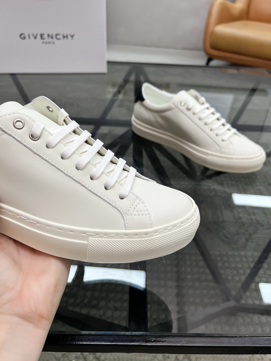  J 🔍顶级代购🇮🇹 纪 炸街男神休闲板鞋新品专柜同步原厂配置，意大利进口定制牛皮面料，高品质拼接工艺，