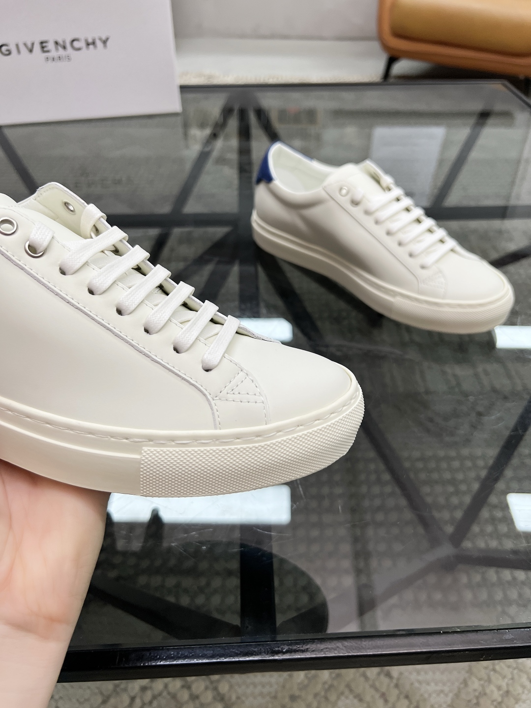  J 🔍顶级代购🇮🇹 纪 炸街男神休闲板鞋新品专柜同步原厂配置，意大利进口定制牛皮面料，高品质拼接工艺，