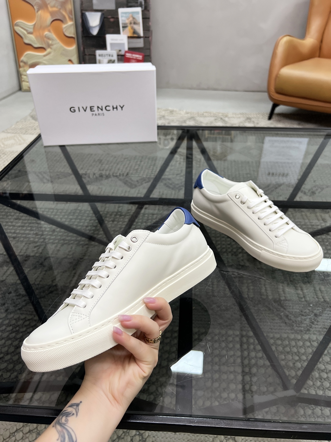  J 🔍顶级代购🇮🇹 纪 炸街男神休闲板鞋新品专柜同步原厂配置，意大利进口定制牛皮面料，高品质拼接工艺，