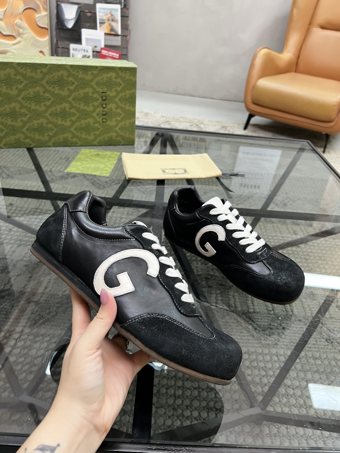  G 🔍顶级代购🇮🇹 古 炸街男神休闲鞋系列专柜同步发售原厂配置，意大利进口原版牛皮面料，进口水染牛里垫