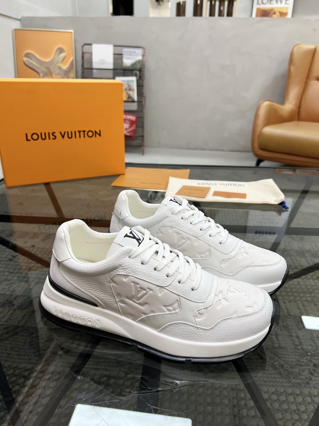  L 🔍顶级代购🇮🇹 路 炸街男神运动鞋新品来袭专柜同步发售原厂配置，意大利进口原版牛皮面料，高品质压花