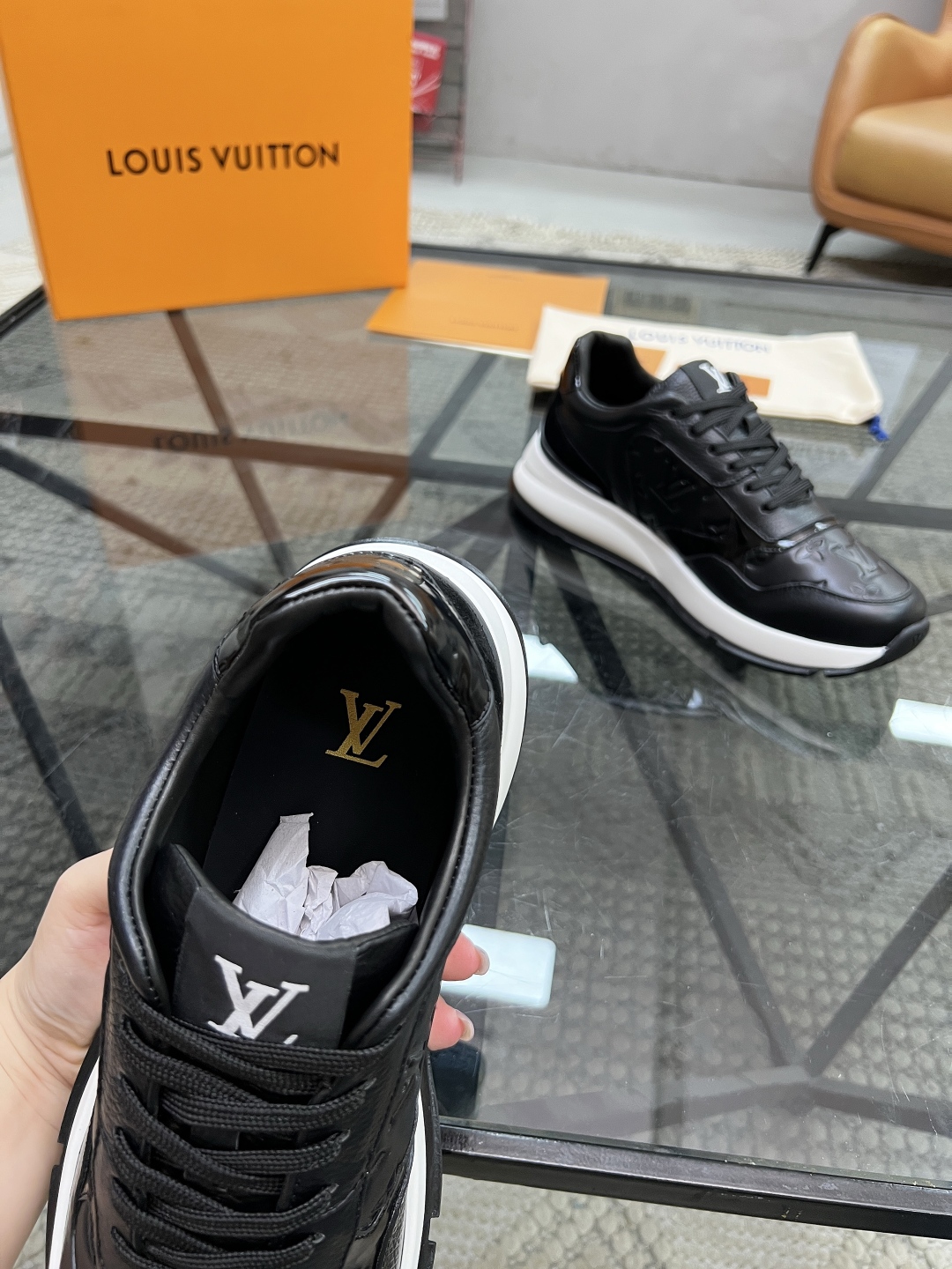  L 🔍顶级代购🇮🇹 路 炸街男神运动鞋新品来袭专柜同步发售原厂配置，意大利进口原版牛皮面料，高品质压花