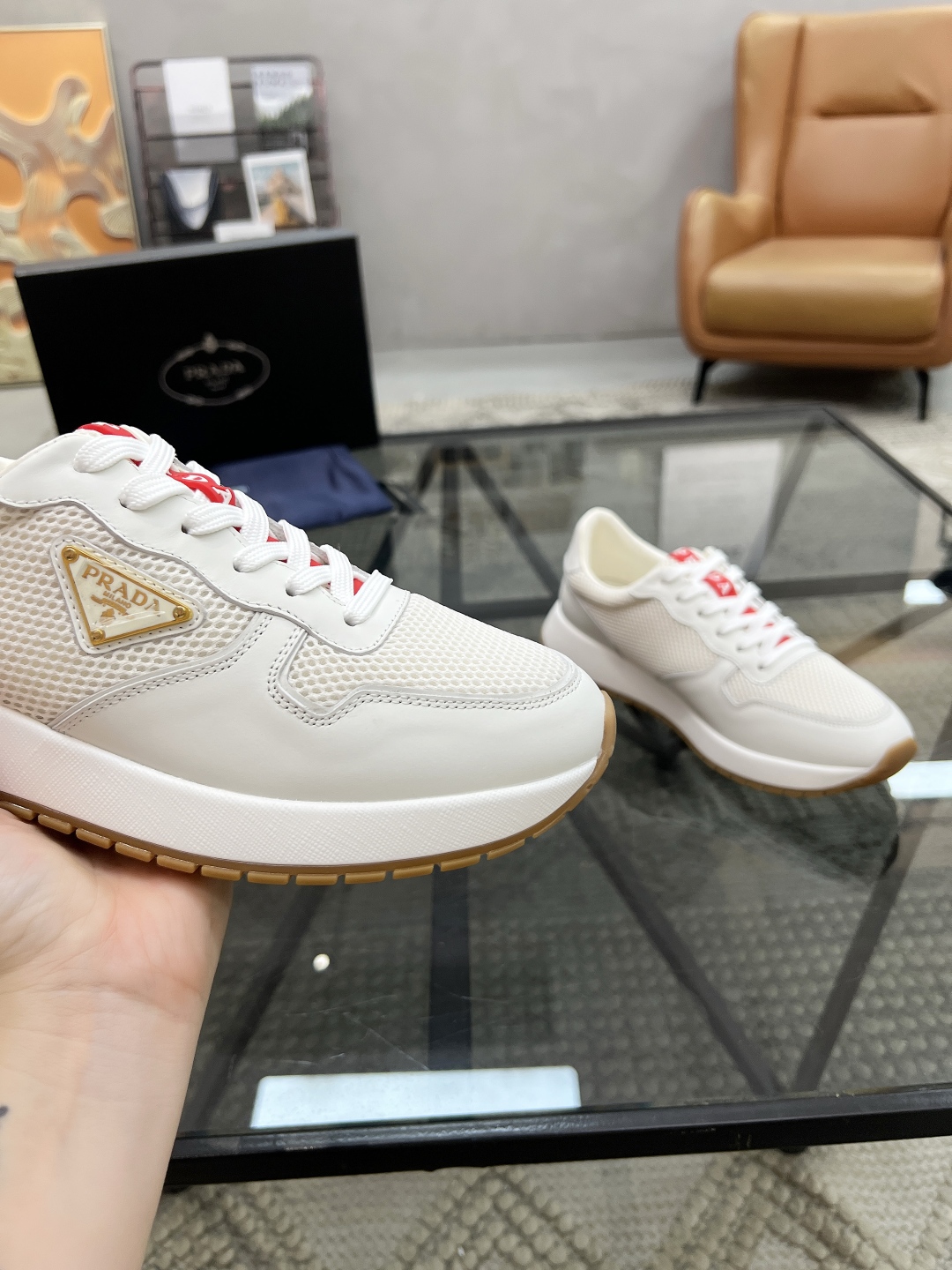  P 🔍顶级代购🇮🇹 普 炸街男神新品来袭，超人气爆款专柜新款，原厂配置意大利进口牛皮搭配网布面料，高品