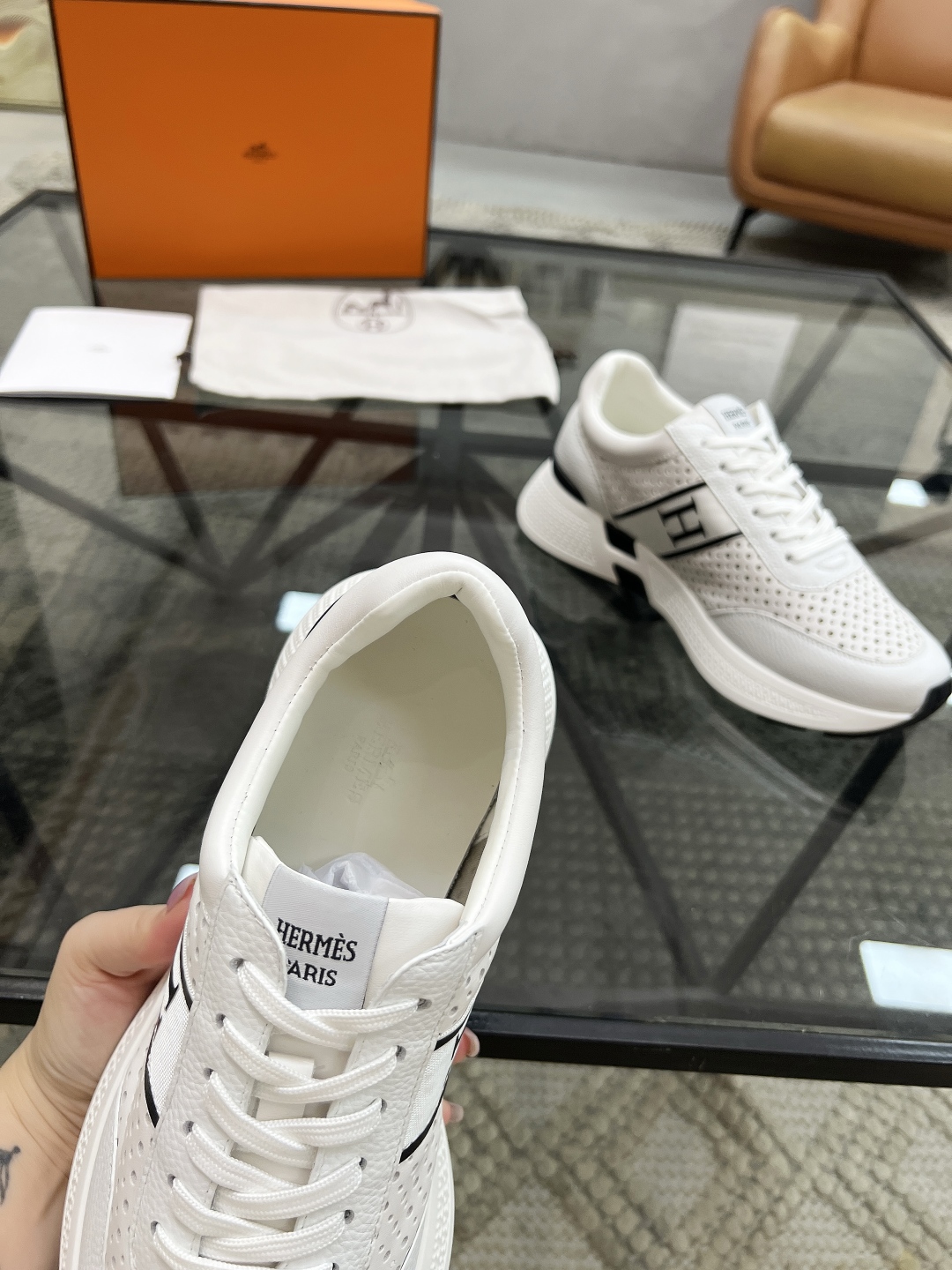  H 🔍顶级代购🇮🇹 爱 炸街男神运动鞋新品来袭专柜同步发售原厂配置，意大利进口原版牛皮面料，高品质拼接