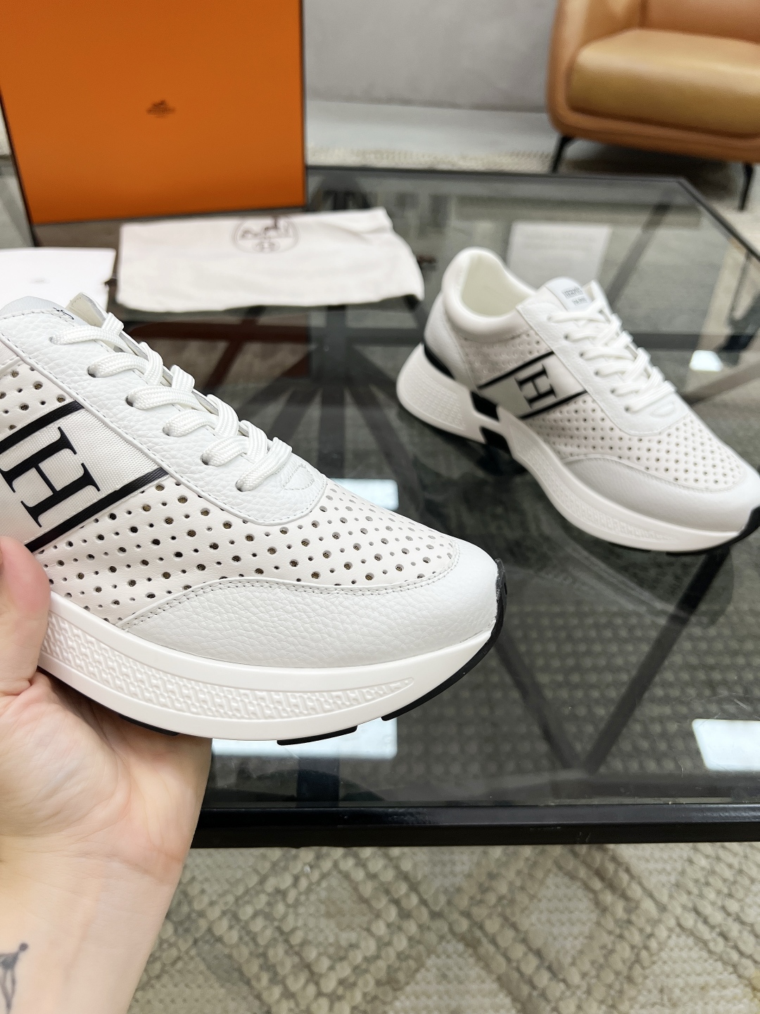  H 🔍顶级代购🇮🇹 爱 炸街男神运动鞋新品来袭专柜同步发售原厂配置，意大利进口原版牛皮面料，高品质拼接