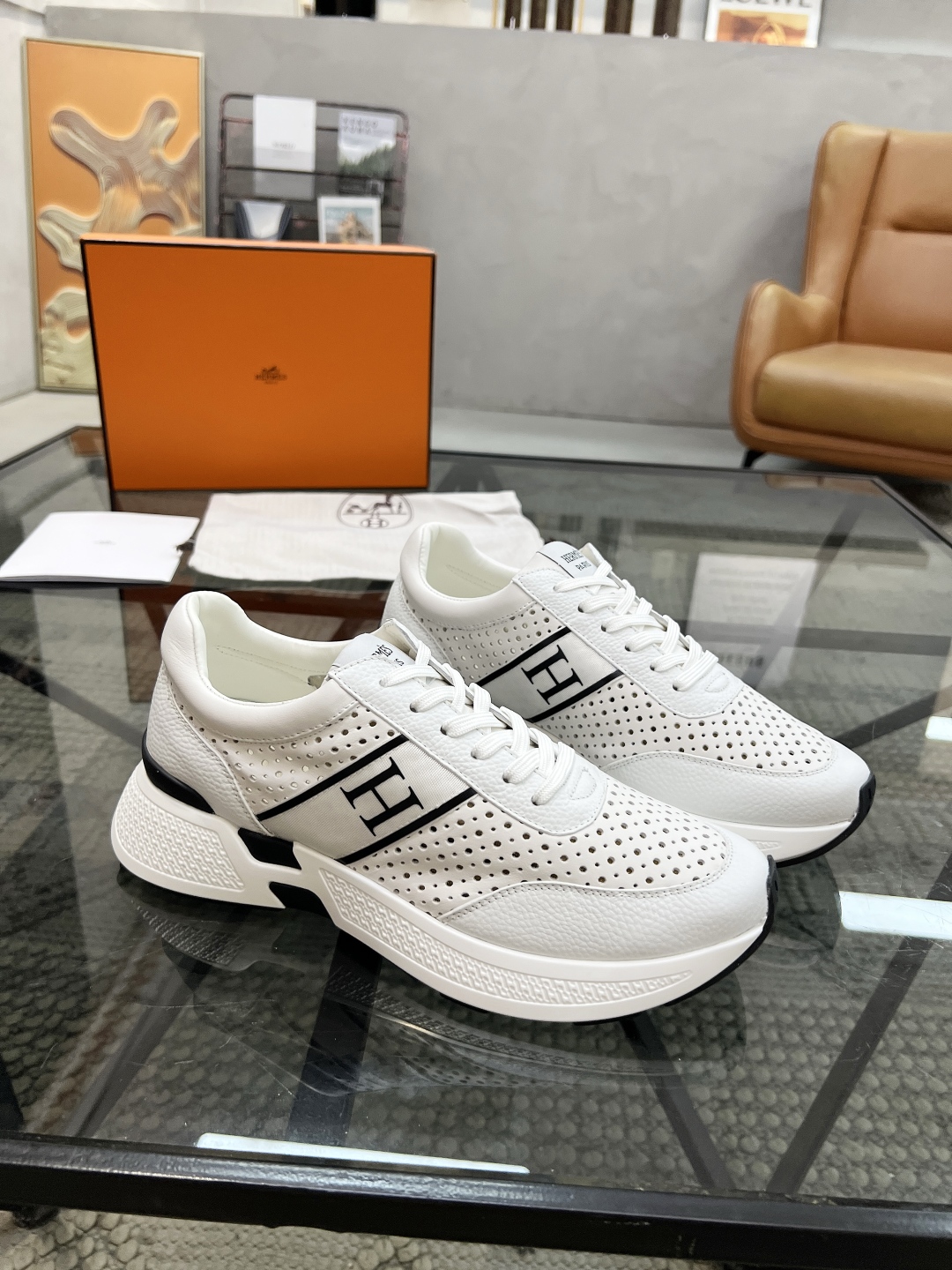  H 🔍顶级代购🇮🇹 爱 炸街男神运动鞋新品来袭专柜同步发售原厂配置，意大利进口原版牛皮面料，高品质拼接