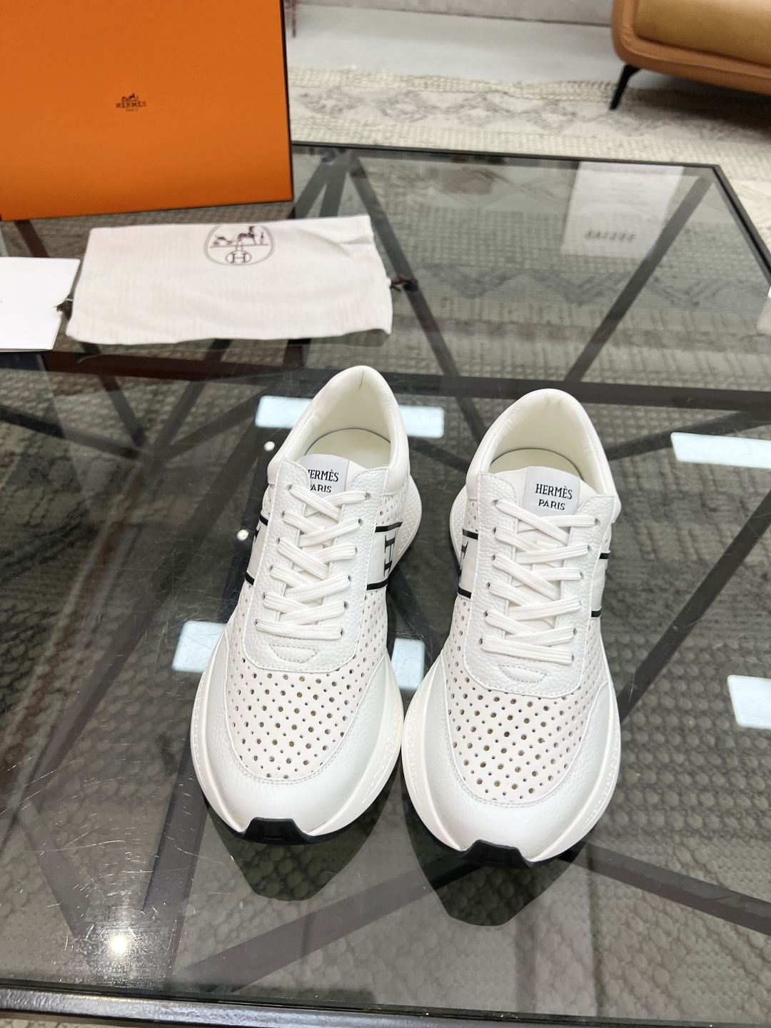  H 🔍顶级代购🇮🇹 爱 炸街男神运动鞋新品来袭专柜同步发售原厂配置，意大利进口原版牛皮面料，高品质拼接