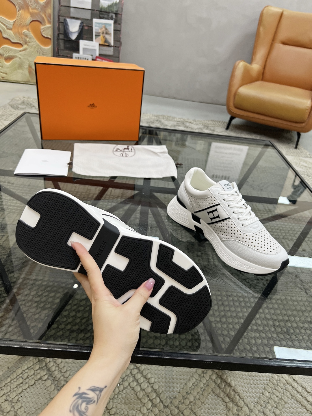  H 🔍顶级代购🇮🇹 爱 炸街男神运动鞋新品来袭专柜同步发售原厂配置，意大利进口原版牛皮面料，高品质拼接