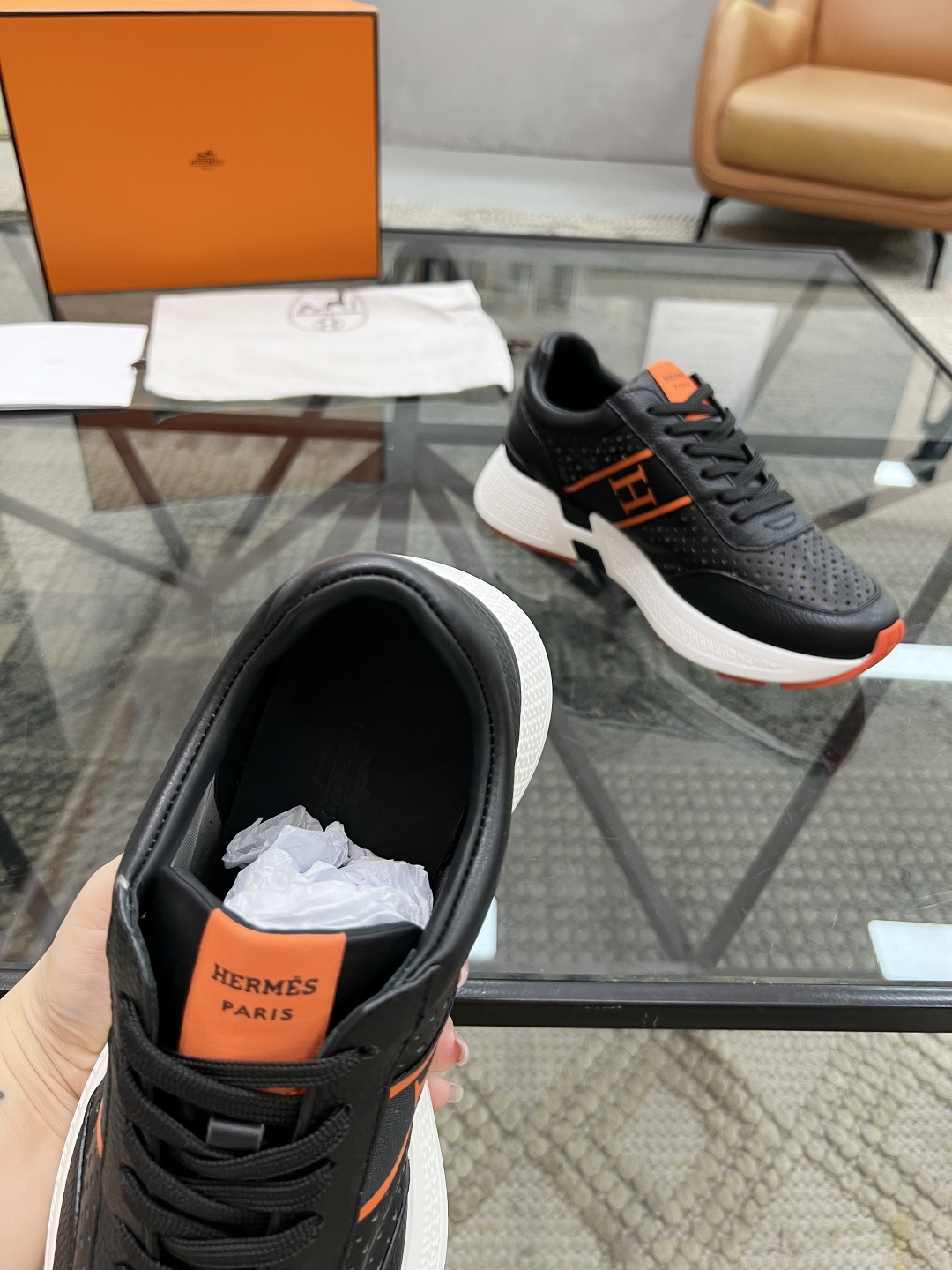  H 🔍顶级代购🇮🇹 爱 炸街男神运动鞋新品来袭专柜同步发售原厂配置，意大利进口原版牛皮面料，高品质拼接