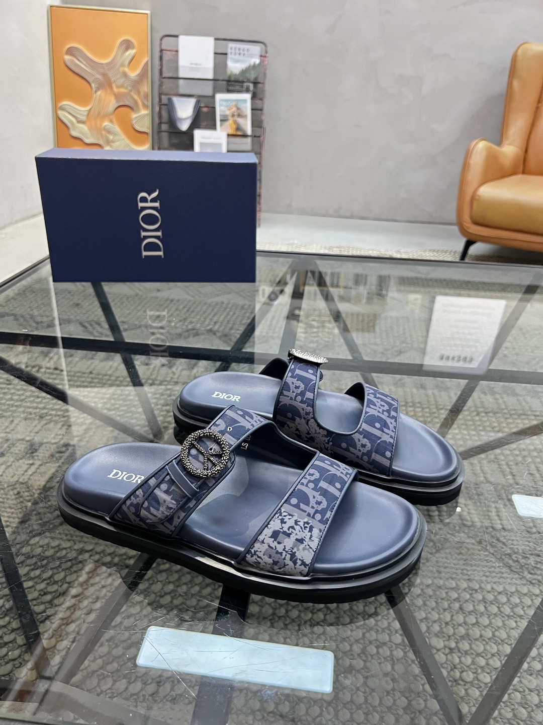  D 🔍顶级代购🇮🇹 迪 炸街男神拖鞋专柜新品同步，鞋面意大利进口印花布面料，高品质五金拼接工艺品，鞋底
