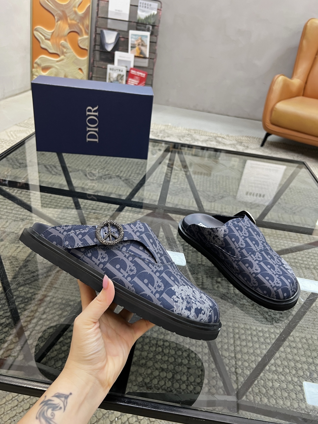  D 🔍顶级代购🇮🇹 迪 炸街男神半拖专柜同步，鞋面意大利进口D标志布面料，高品质复杂拼接工艺品，鞋底：