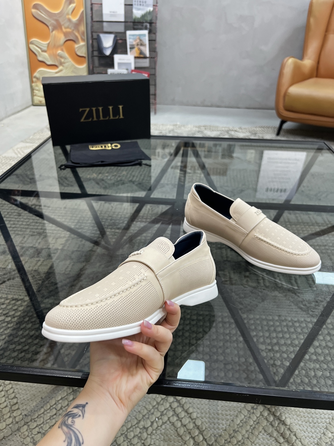  Z 🔍顶级代购🇮🇹 ZI 炸街男神套脚休闲鞋系列 专柜同步发售原厂配置，意大利进口原版牛皮面料，进口水