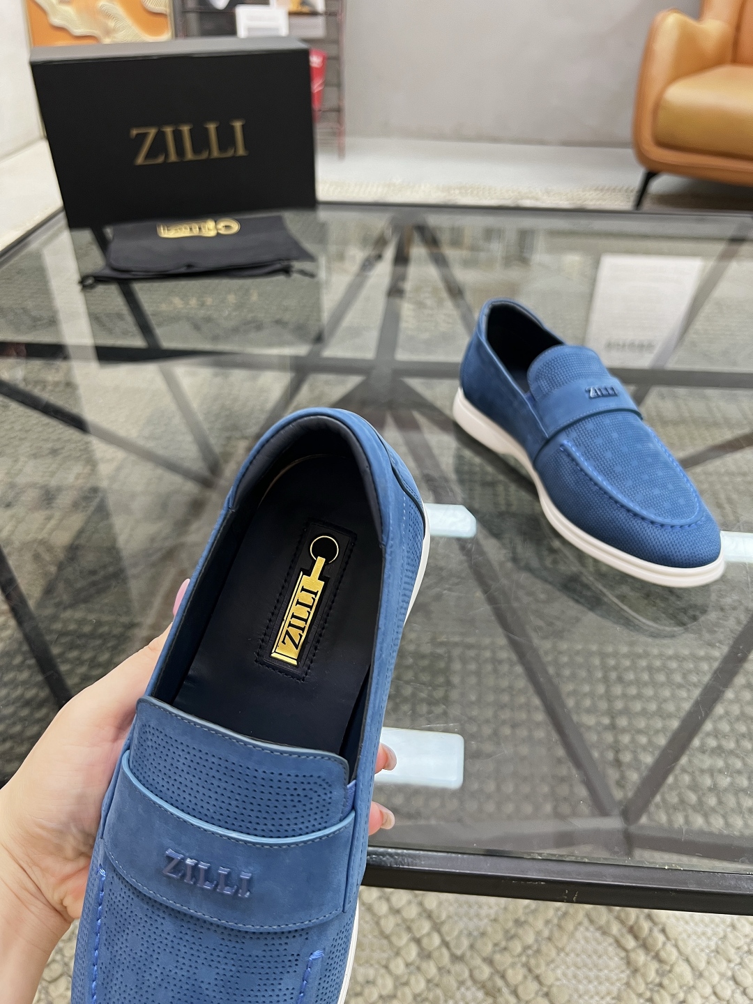  Z 🔍顶级代购🇮🇹 ZI 炸街男神套脚休闲鞋系列 专柜同步发售原厂配置，意大利进口原版牛皮面料，进口水