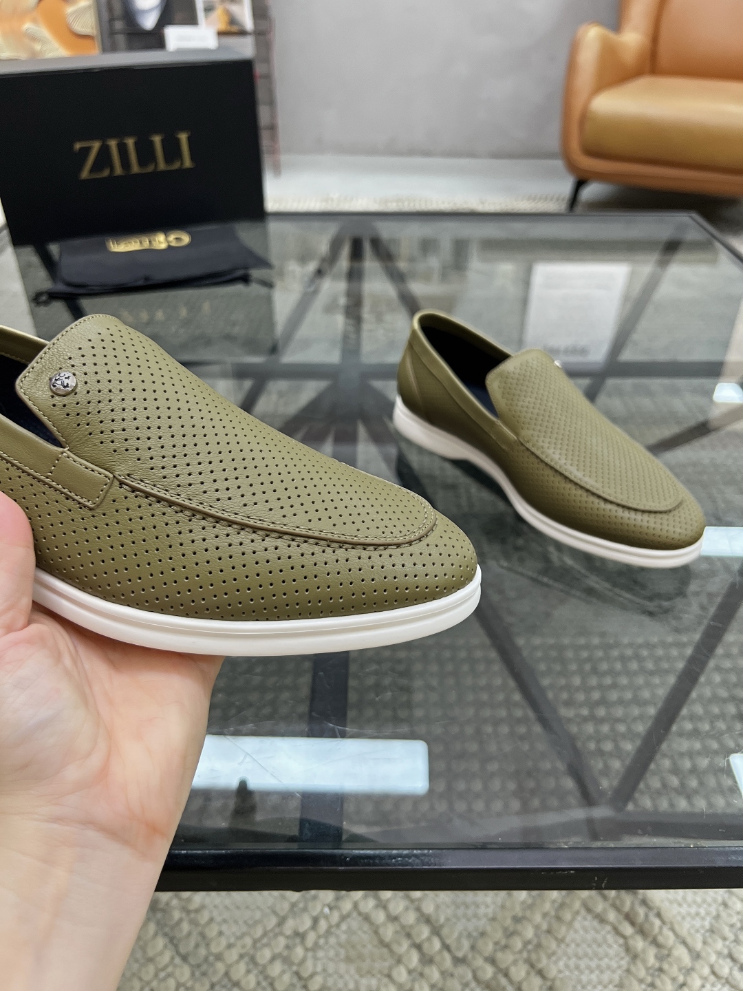  Z 🔍顶级代购🇮🇹 ZI 炸街男神套脚休闲鞋系列 专柜同步发售原厂配置，意大利进口原版牛皮面料，进口水