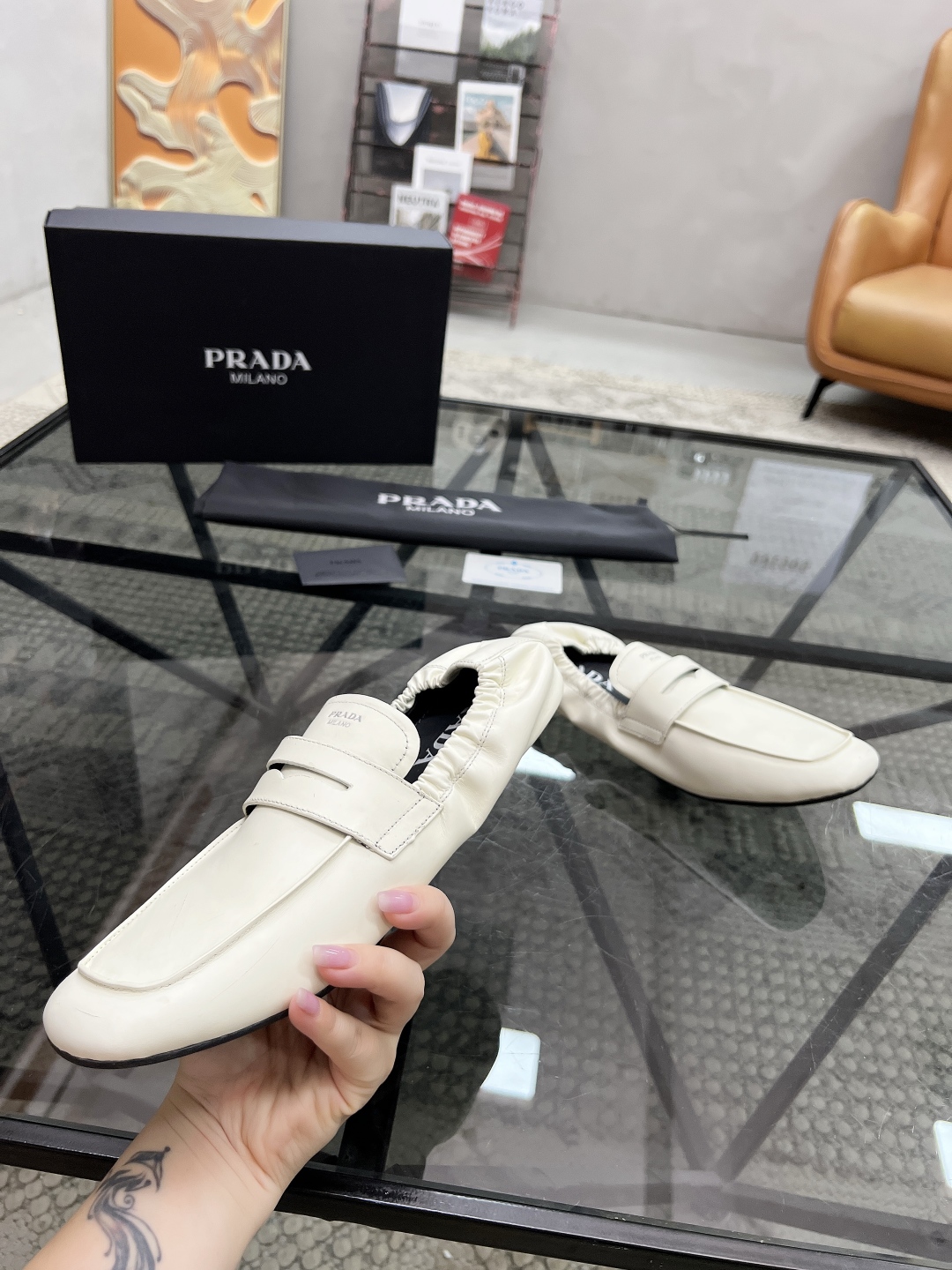 P 🔍顶级代购🇮🇹 普 炸街男神驾车豆豆鞋专柜同步发售原厂配置，意大利进口牛皮面料，进口水染牛皮里垫，