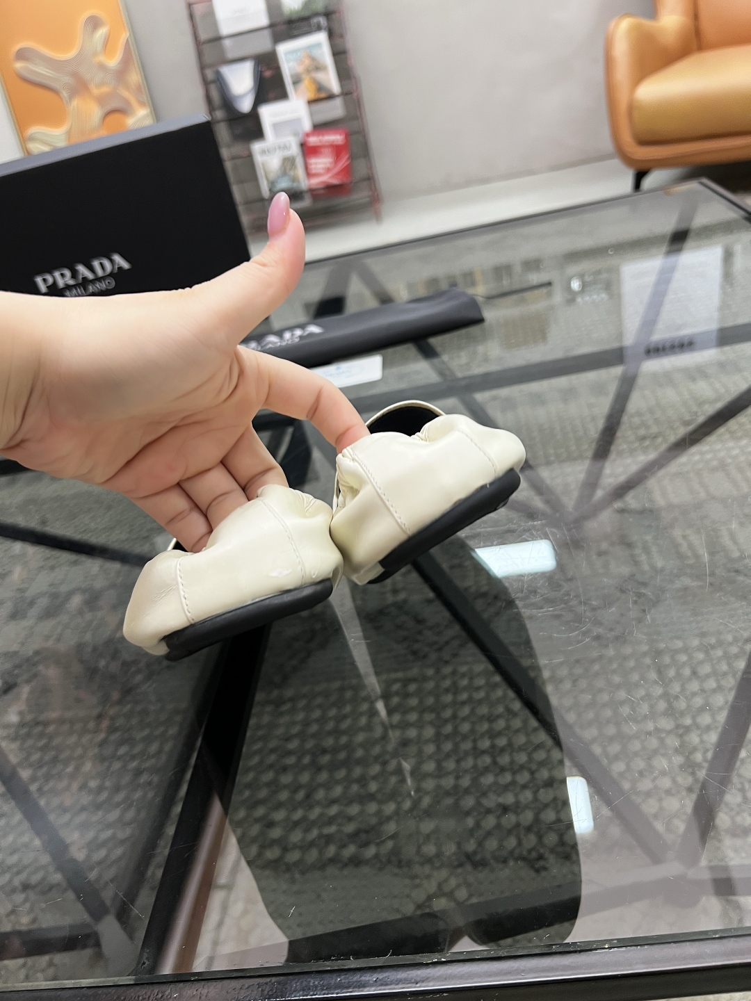  P 🔍顶级代购🇮🇹 普 炸街男神驾车豆豆鞋专柜同步发售原厂配置，意大利进口牛皮面料，进口水染牛皮里垫，