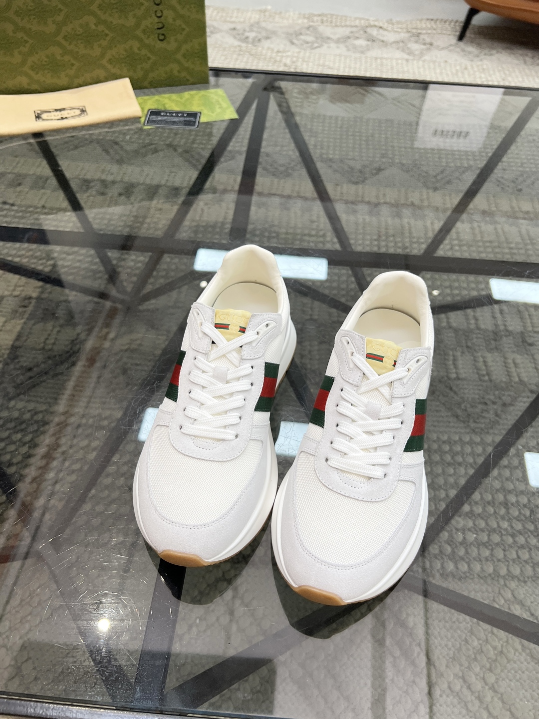  G 🔍顶级代购🇮🇹 古 炸街男神新品来袭，超人气爆款专柜新款，原厂配置意大利进口牛皮搭配网布面料，高品