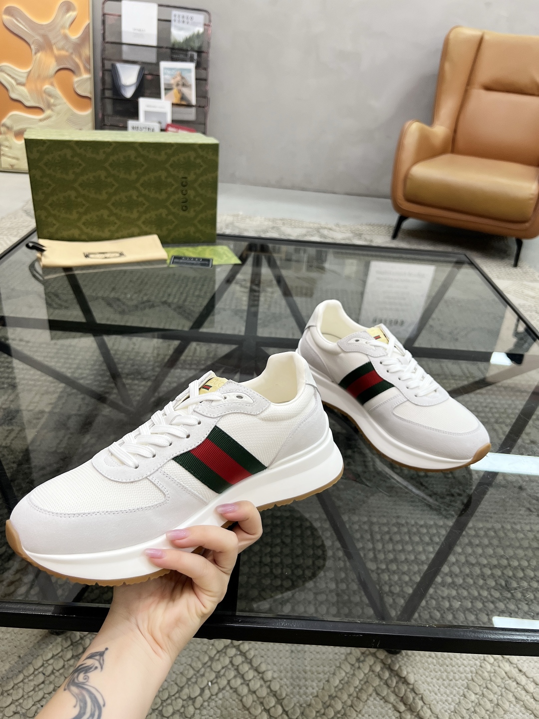  G 🔍顶级代购🇮🇹 古 炸街男神新品来袭，超人气爆款专柜新款，原厂配置意大利进口牛皮搭配网布面料，高品