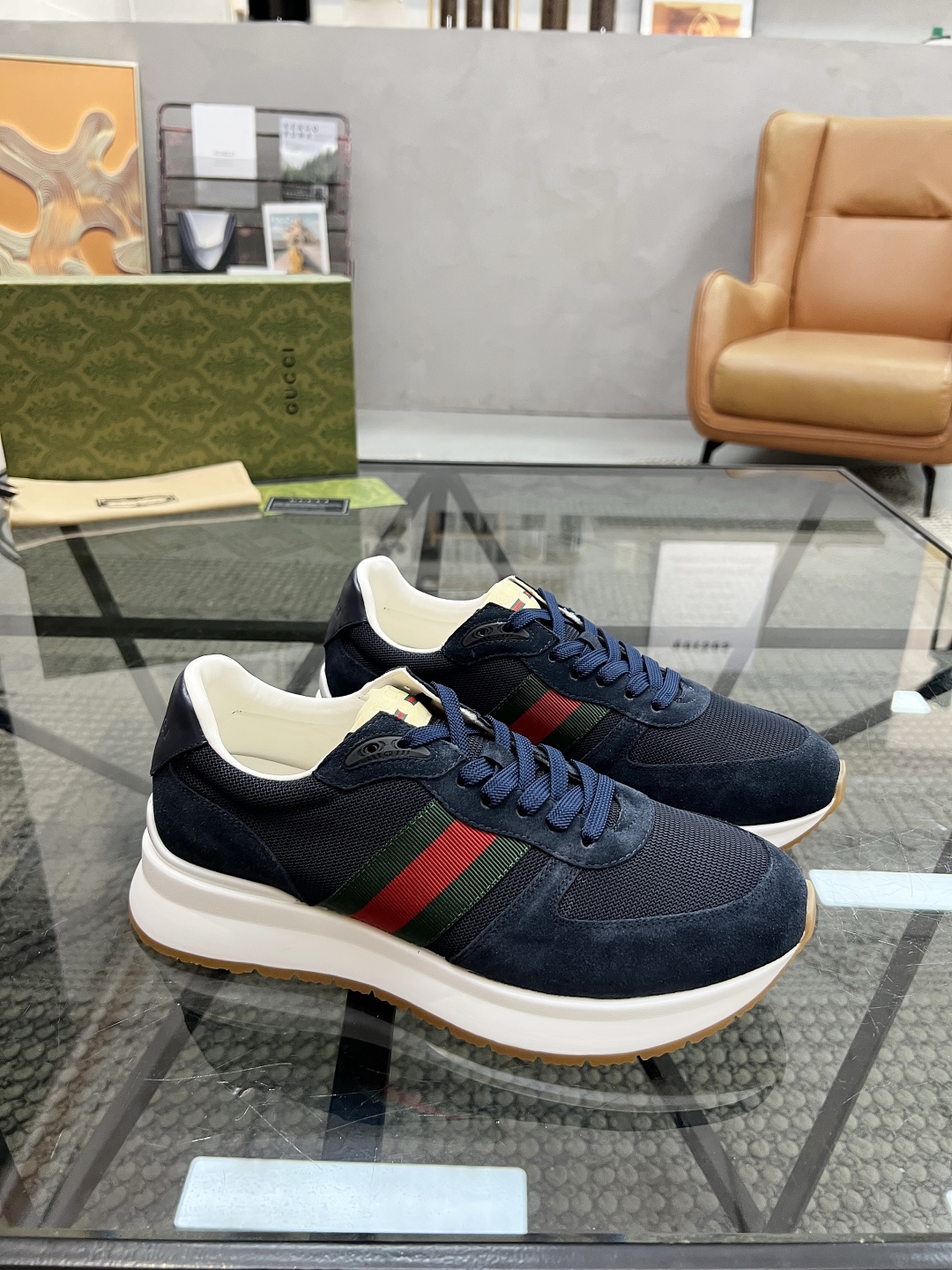  G 🔍顶级代购🇮🇹 古 炸街男神新品来袭，超人气爆款专柜新款，原厂配置意大利进口牛皮搭配网布面料，高品