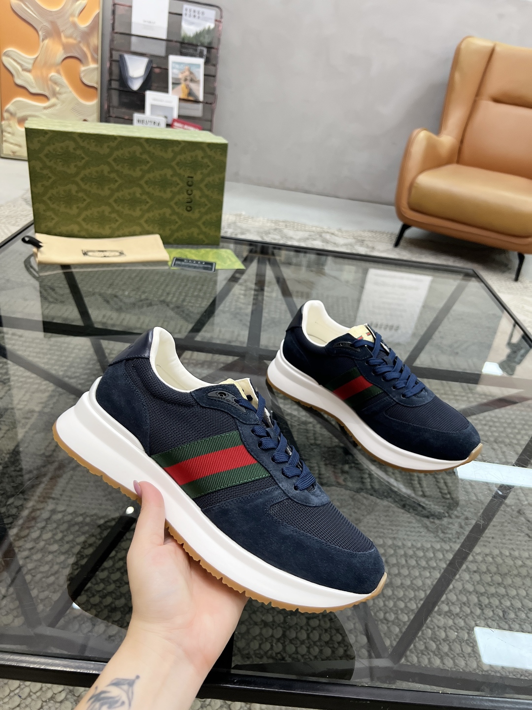  G 🔍顶级代购🇮🇹 古 炸街男神新品来袭，超人气爆款专柜新款，原厂配置意大利进口牛皮搭配网布面料，高品