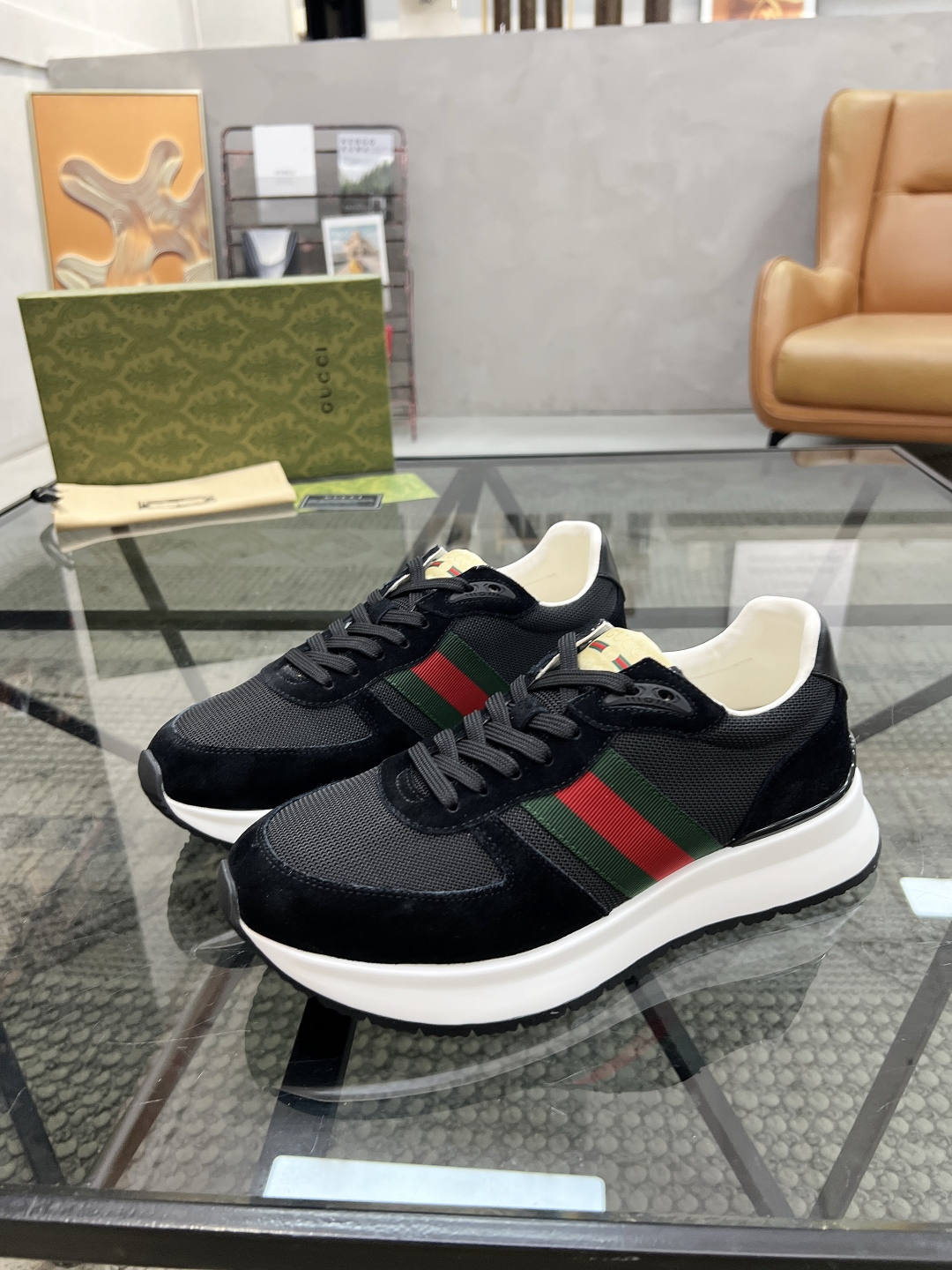  G 🔍顶级代购🇮🇹 古 炸街男神新品来袭，超人气爆款专柜新款，原厂配置意大利进口牛皮搭配网布面料，高品