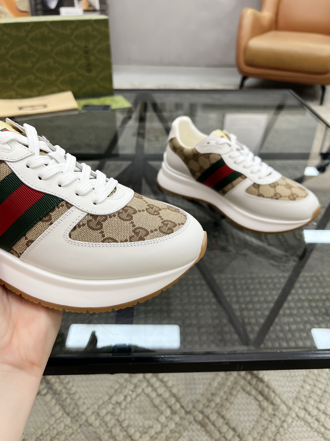 G 🔍顶级代购🇮🇹 古 炸街男神新品来袭，超人气爆款专柜新款，原厂配置意大利进口牛皮搭配网布面料，高品
