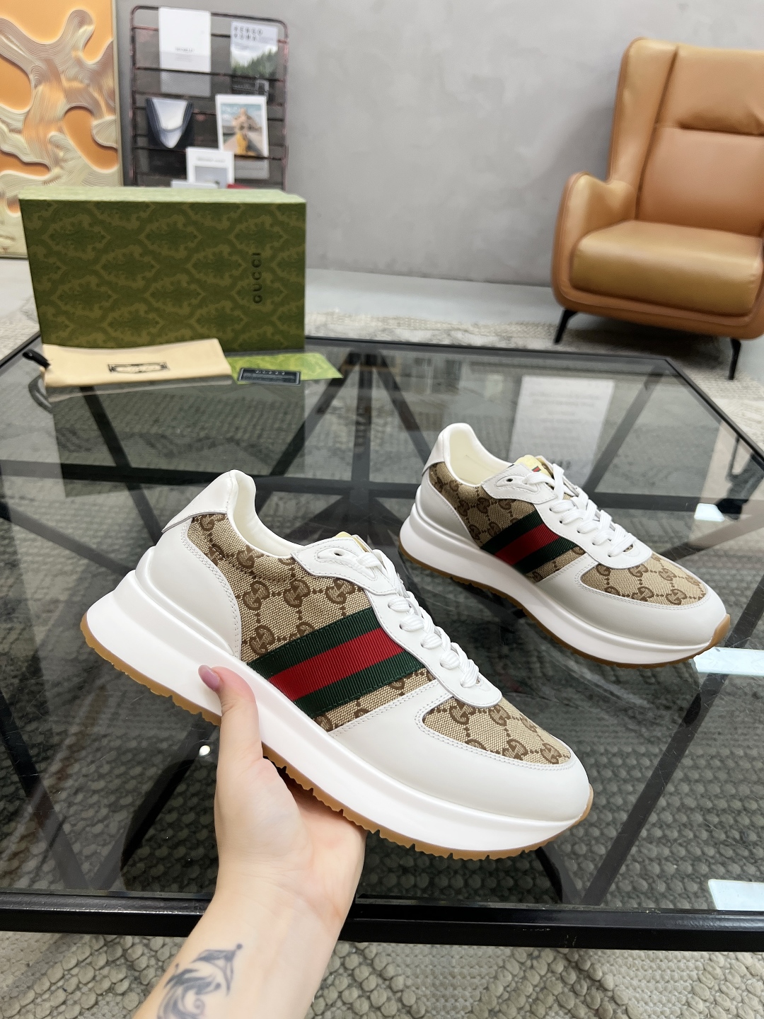  G 🔍顶级代购🇮🇹 古 炸街男神新品来袭，超人气爆款专柜新款，原厂配置意大利进口牛皮搭配网布面料，高品