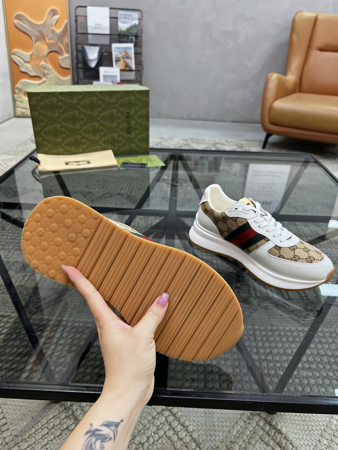  G 🔍顶级代购🇮🇹 古 炸街男神新品来袭，超人气爆款专柜新款，原厂配置意大利进口牛皮搭配网布面料，高品