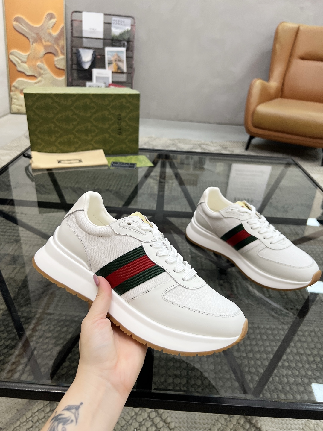  G 🔍顶级代购🇮🇹 古 炸街男神新品来袭，超人气爆款专柜新款，原厂配置意大利进口牛皮搭配网布面料，高品
