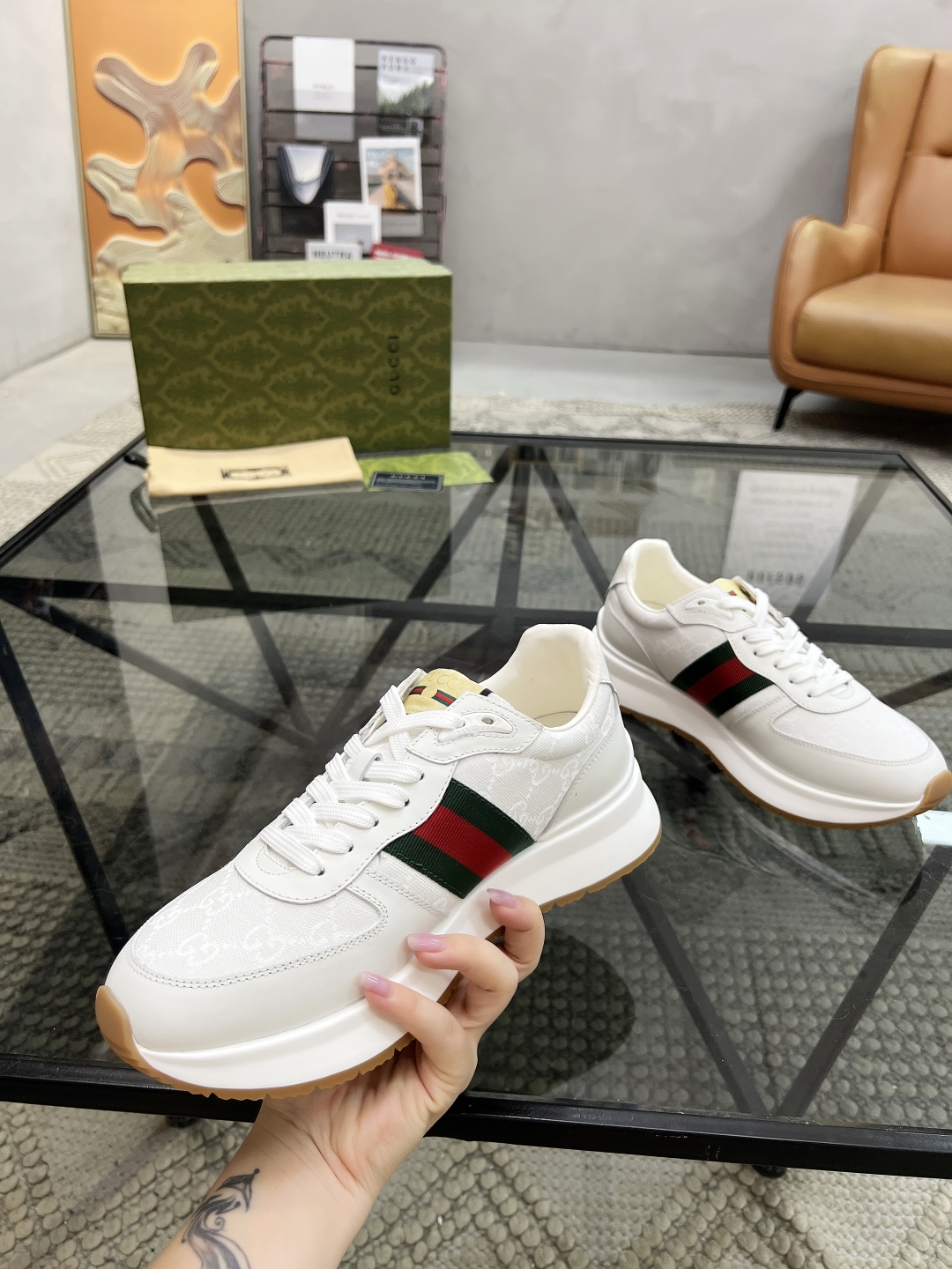  G 🔍顶级代购🇮🇹 古 炸街男神新品来袭，超人气爆款专柜新款，原厂配置意大利进口牛皮搭配网布面料，高品