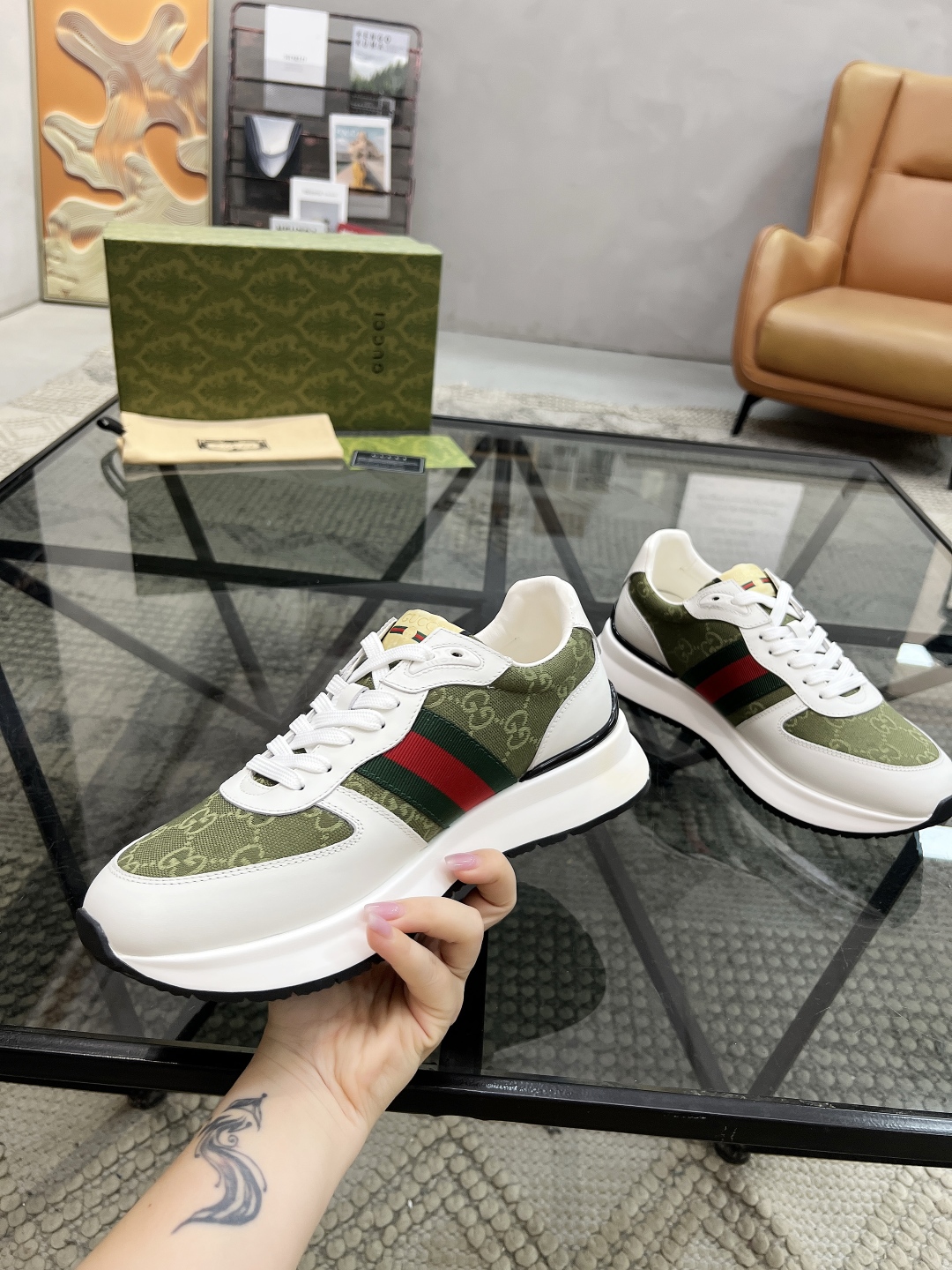 G 🔍顶级代购🇮🇹 古 炸街男神新品来袭，超人气爆款专柜新款，原厂配置意大利进口牛皮搭配网布面料，高品