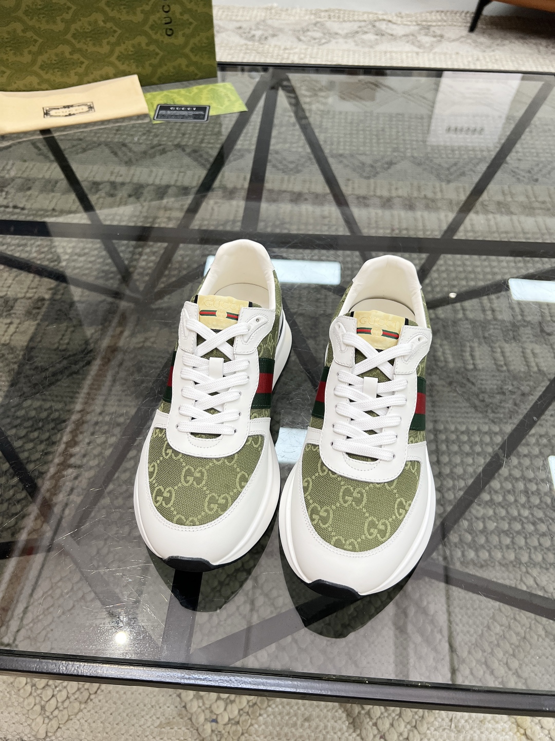  G 🔍顶级代购🇮🇹 古 炸街男神新品来袭，超人气爆款专柜新款，原厂配置意大利进口牛皮搭配网布面料，高品