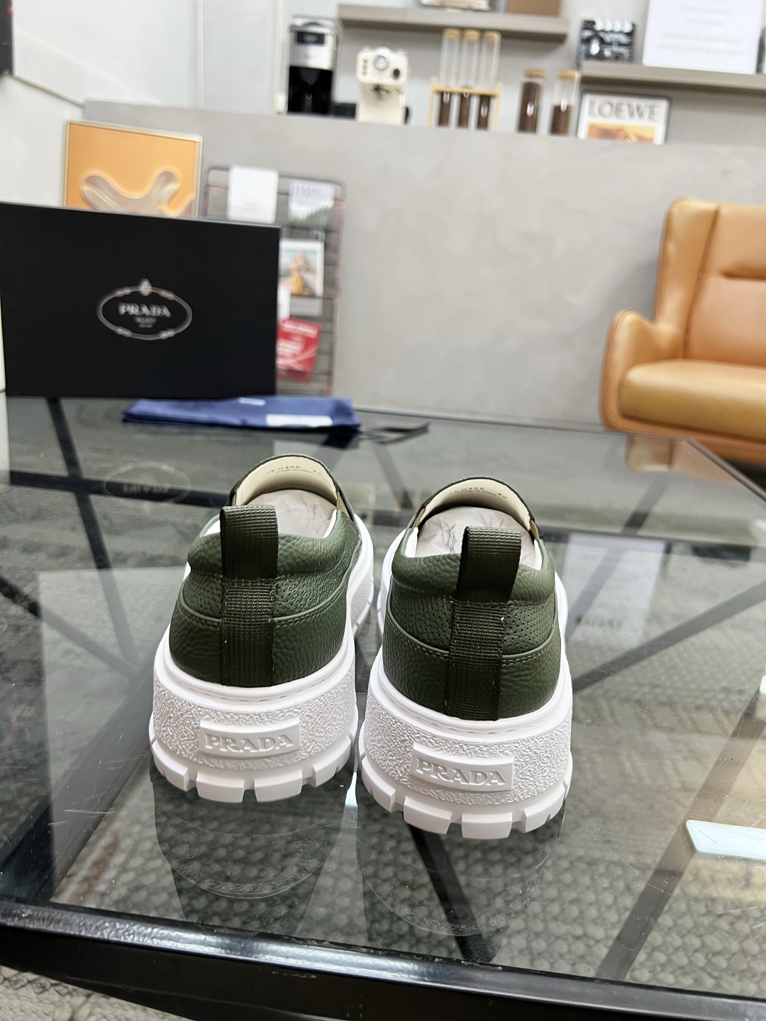  P 🔍顶级代购🇮🇹 普 炸街男神套脚新品来袭，超人气爆款专柜新款，原厂配置意大利进口牛皮面料，高品质复