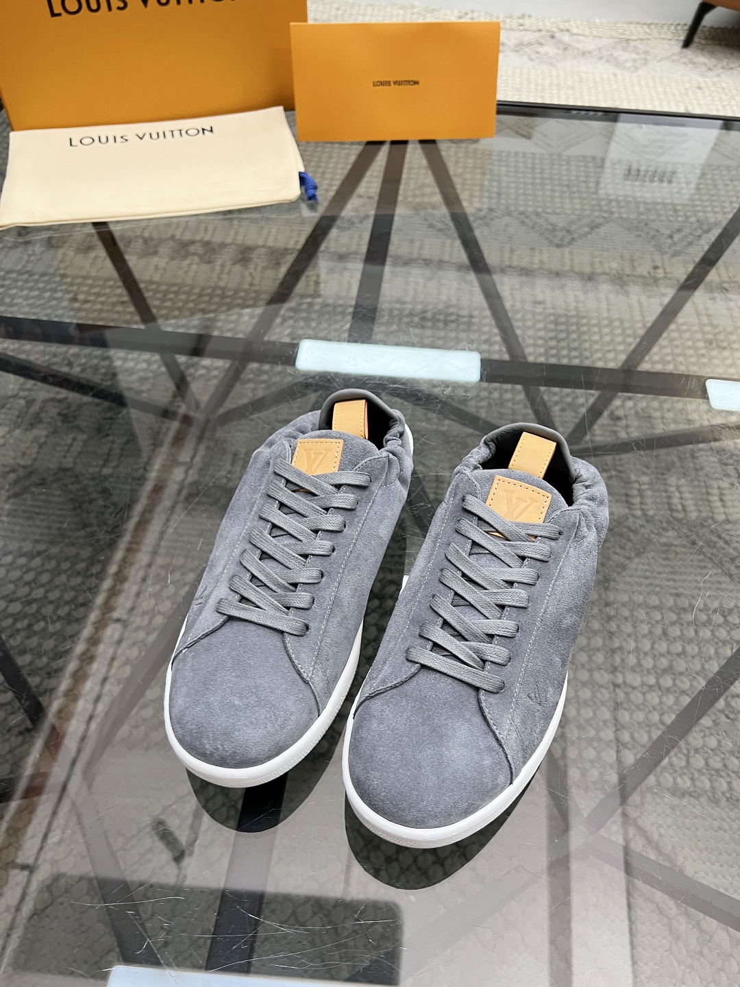  L 🔍顶级代购🇮🇹 路 炸街男神爆款运动板鞋专柜同步，鞋面意大利进口牛皮面料，高品质拼接缤纷色彩复杂工