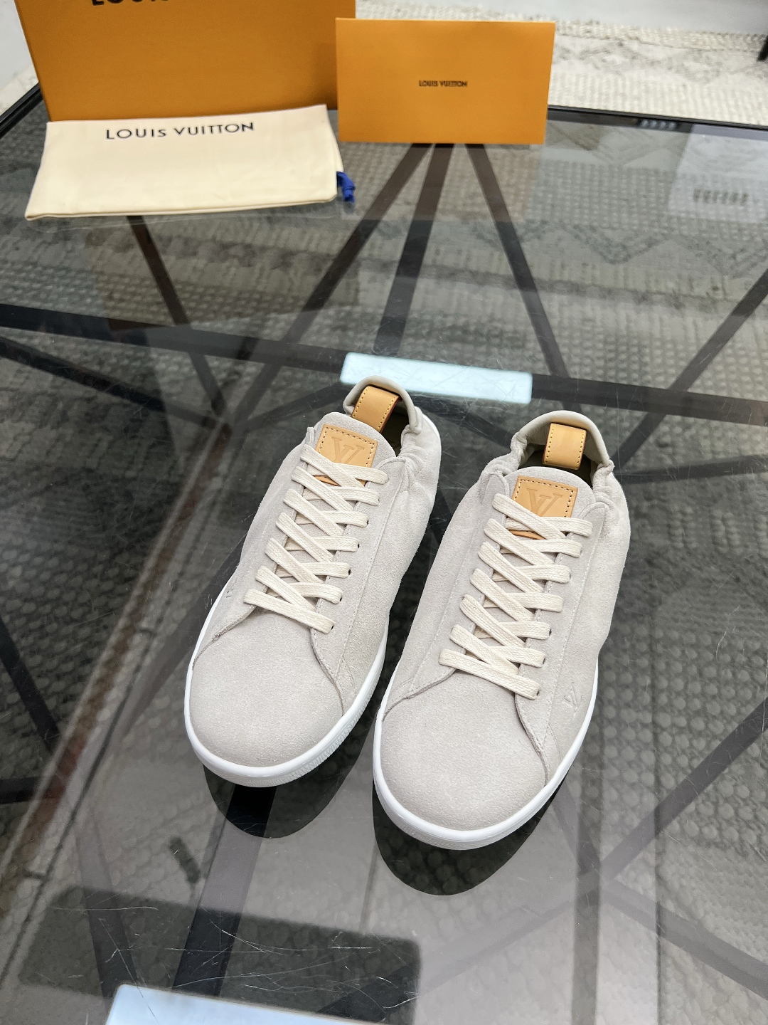  L 🔍顶级代购🇮🇹 路 炸街男神爆款运动板鞋专柜同步，鞋面意大利进口牛皮面料，高品质拼接缤纷色彩复杂工