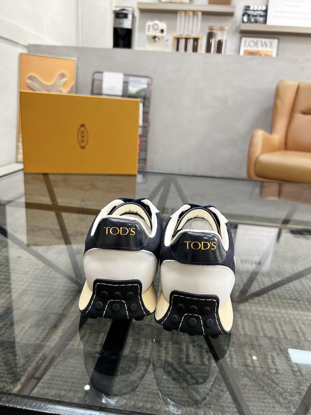  T 🔍顶级代购🇮🇹 托 炸街男神新品来袭，超人气爆款专柜新款，原厂配置意大利进口牛皮搭配网布面料，高品