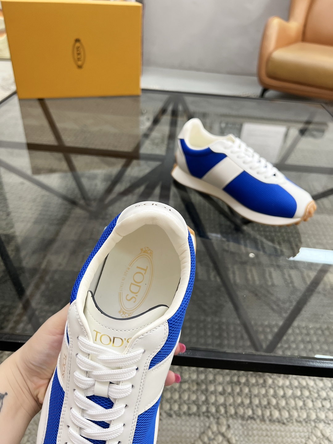  T 🔍顶级代购🇮🇹 托 炸街男神新品来袭，超人气爆款专柜新款，原厂配置意大利进口牛皮搭配网布面料，高品