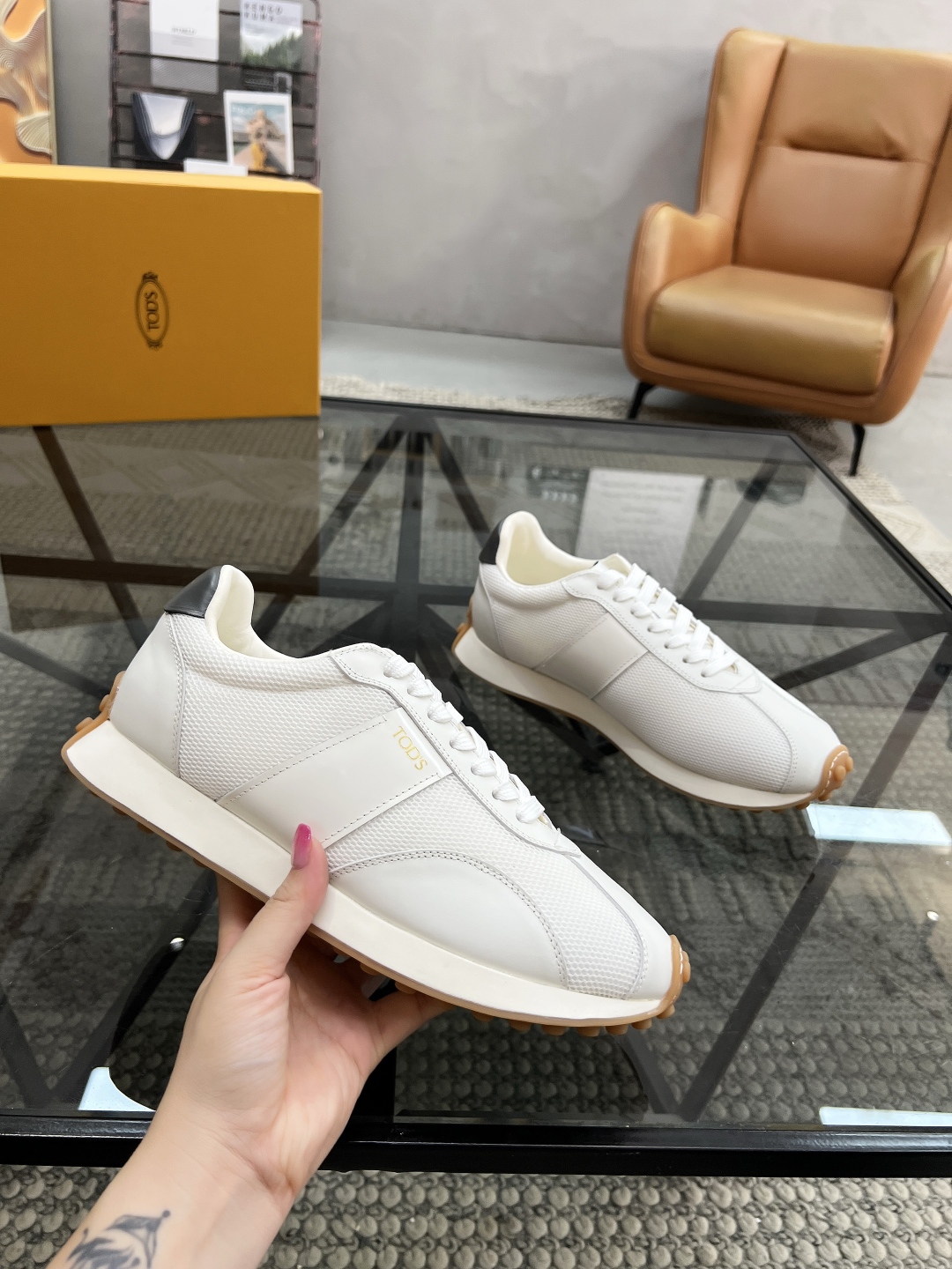  T 🔍顶级代购🇮🇹 托 炸街男神新品来袭，超人气爆款专柜新款，原厂配置意大利进口牛皮搭配网布面料，高品