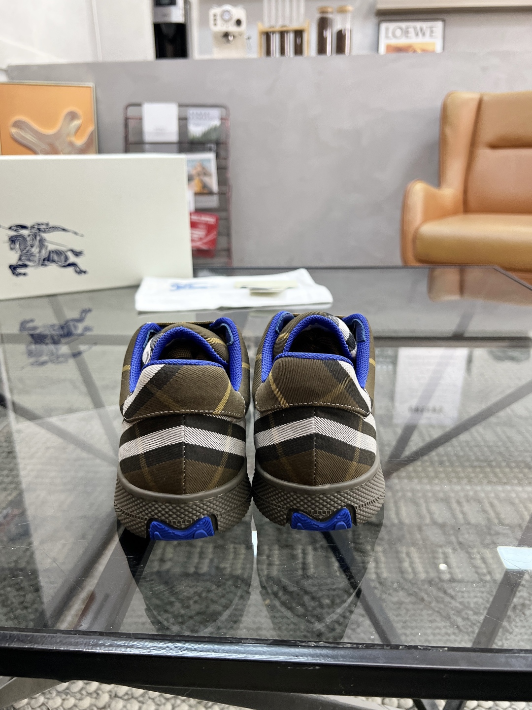  B 🔍顶级代购🇮🇹 巴 炸街男神官网新品专柜同步发售原厂配置，意大利进口格子布面料，超舒适透气牛皮内里