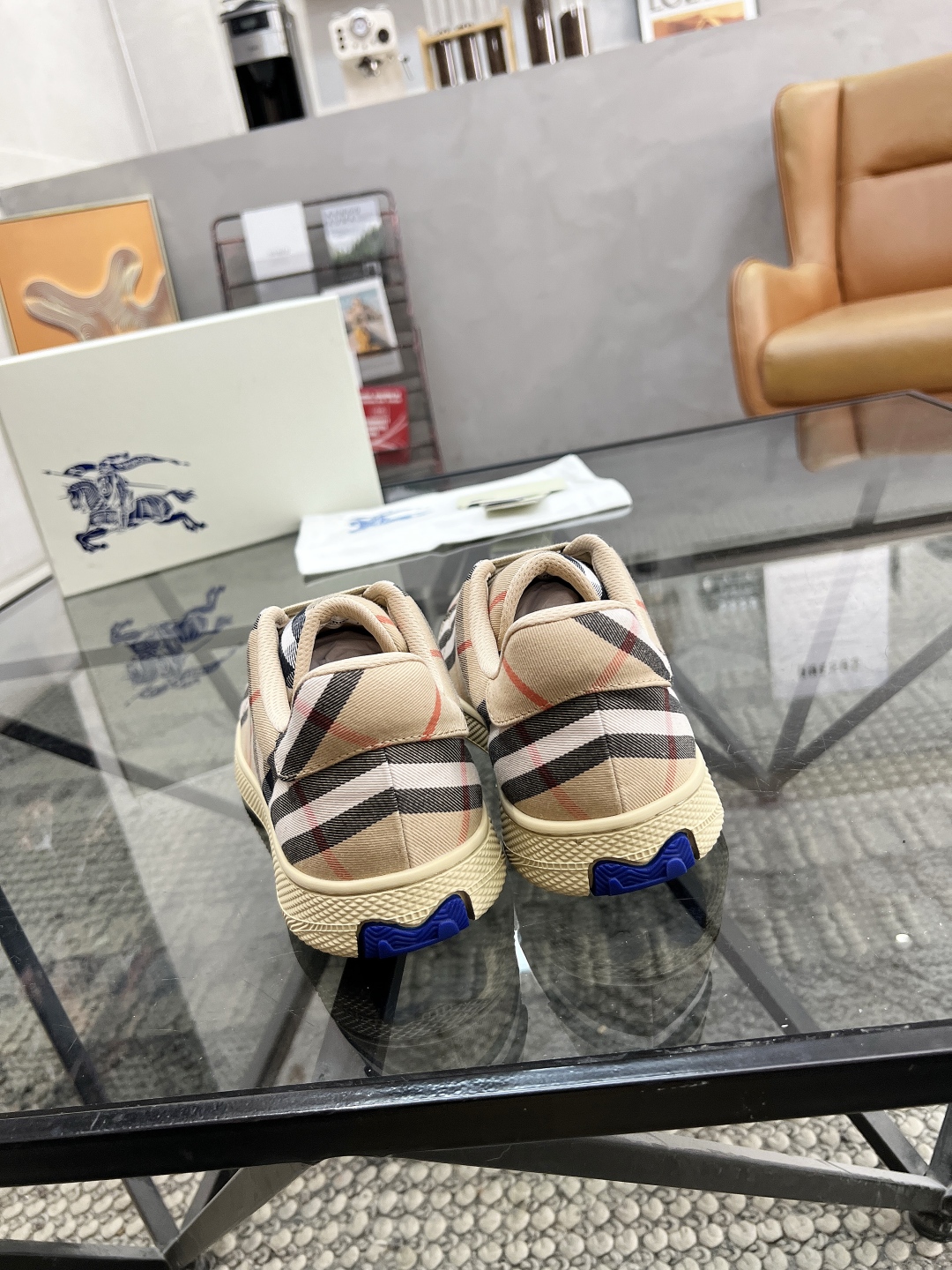  B 🔍顶级代购🇮🇹 巴 炸街男神官网新品专柜同步发售原厂配置，意大利进口格子布面料，超舒适透气牛皮内里