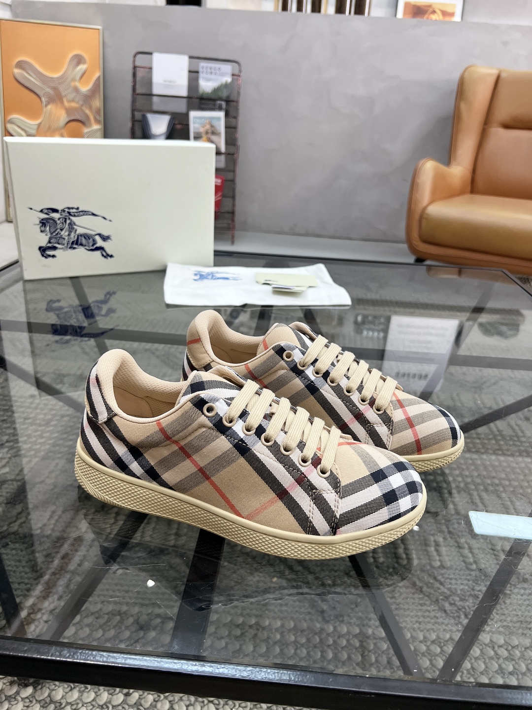  B 🔍顶级代购🇮🇹 巴 炸街男神官网新品专柜同步发售原厂配置，意大利进口格子布面料，超舒适透气牛皮内里